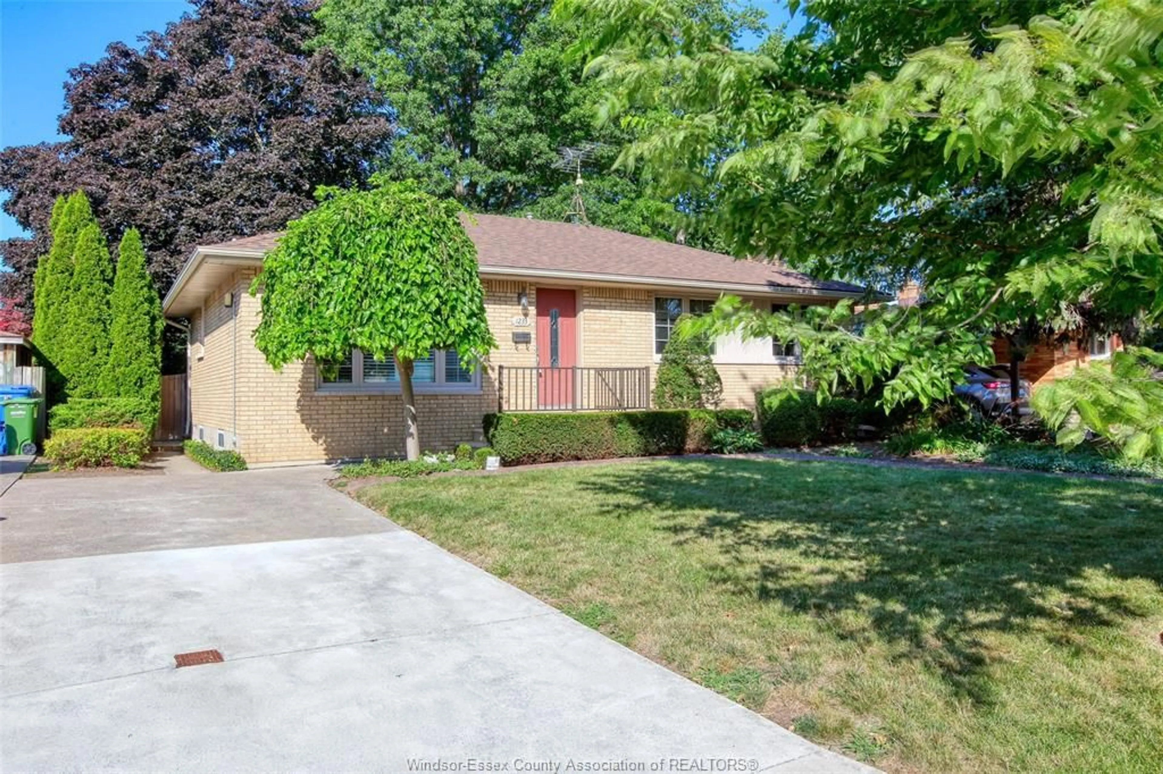 Unknown for 1233 MATTHEW BRADY Blvd, Windsor Ontario N8S 3K2