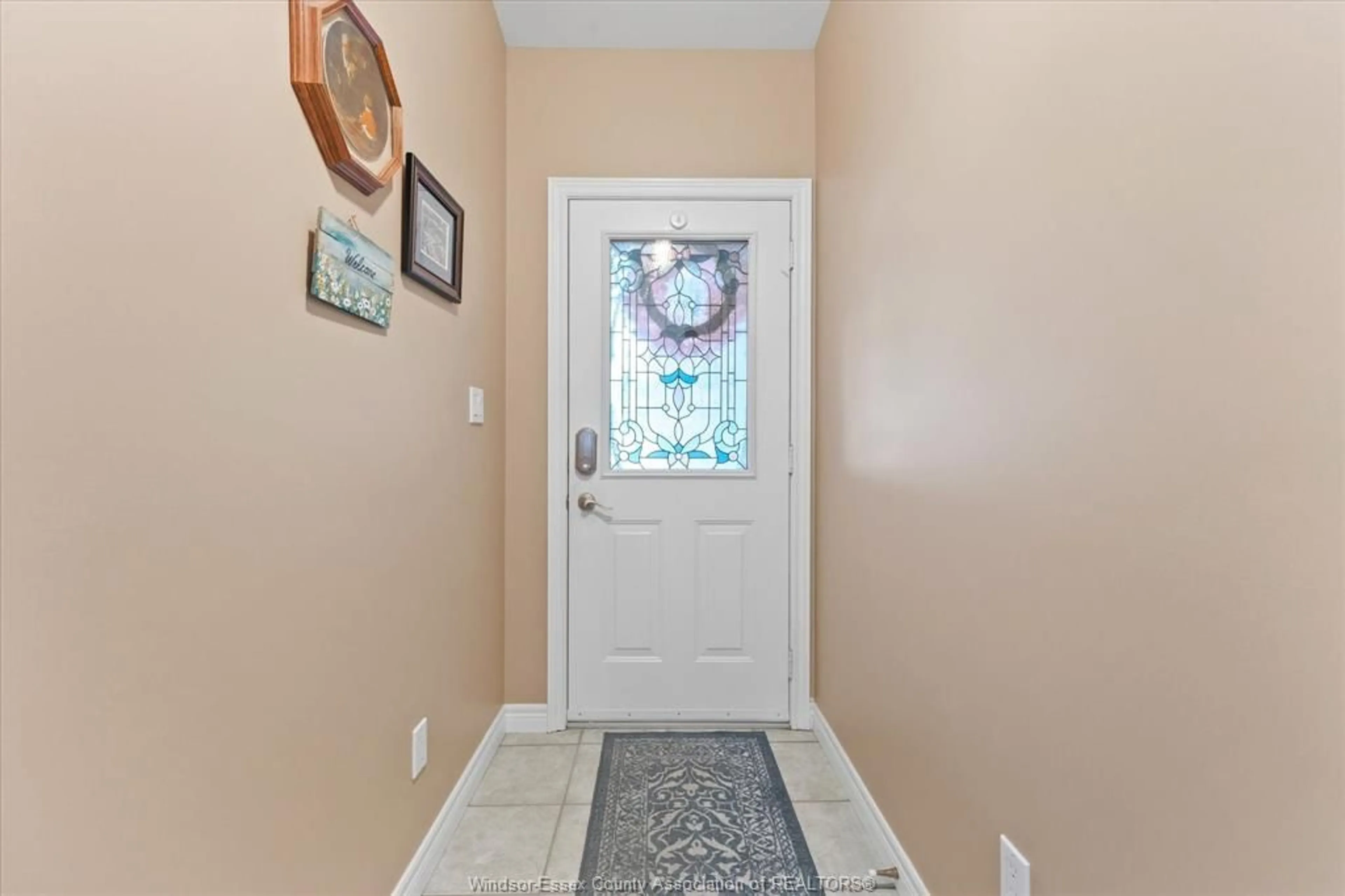 Indoor entryway for 336 ROCKPORT, Kingsville Ontario N9Y 4A4