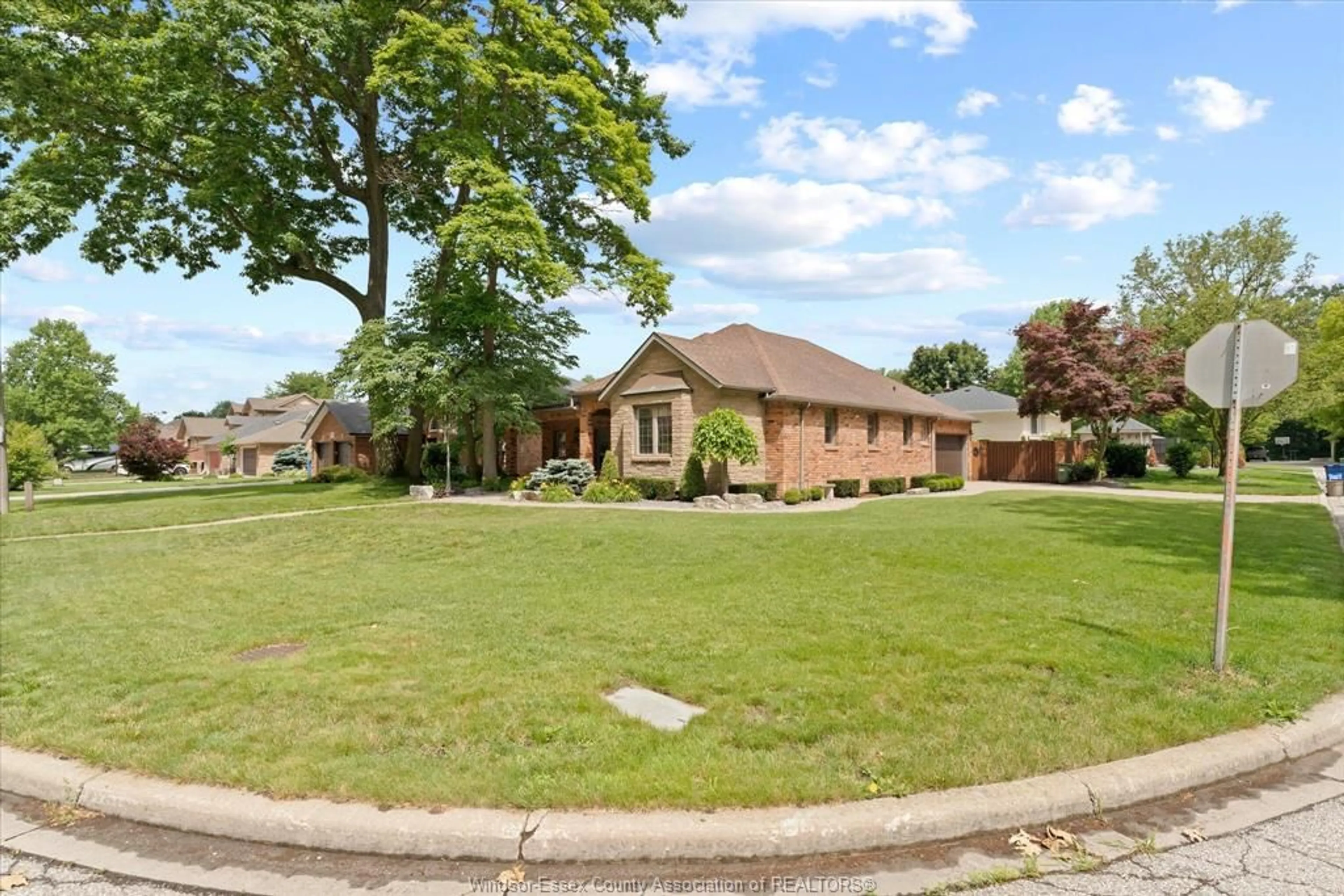 A pic from outside/outdoor area/front of a property/back of a property/a pic from drone, street for 2198 SUZANNE St, LaSalle Ontario N9H 2K3