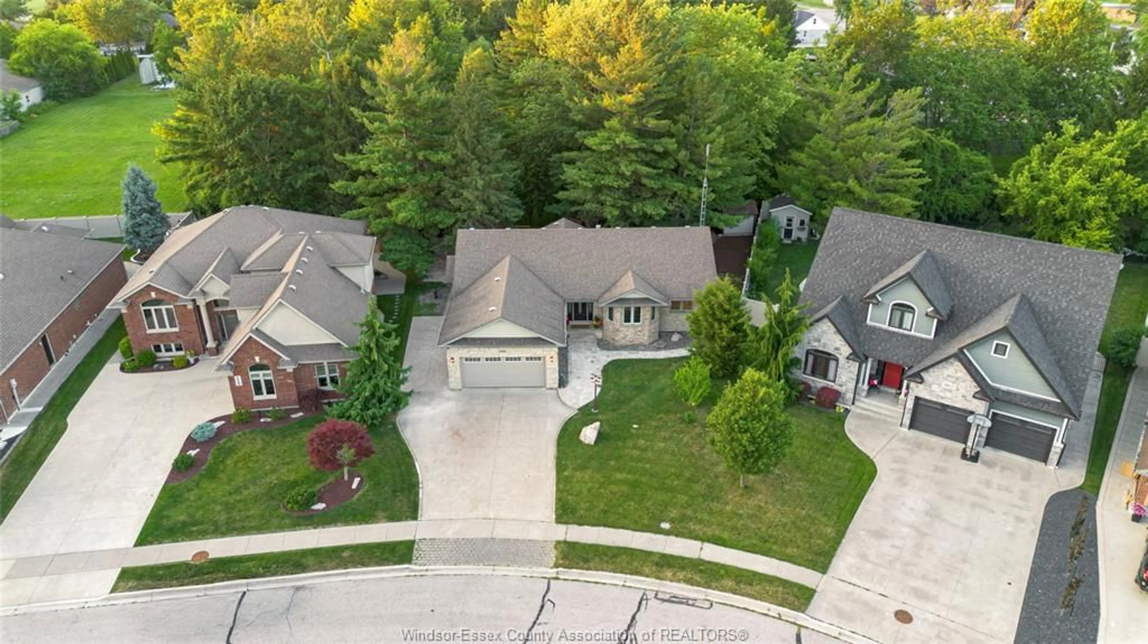 A pic from outside/outdoor area/front of a property/back of a property/a pic from drone, street for 1160 JILLIAN, Lakeshore Ontario N0R 1A0