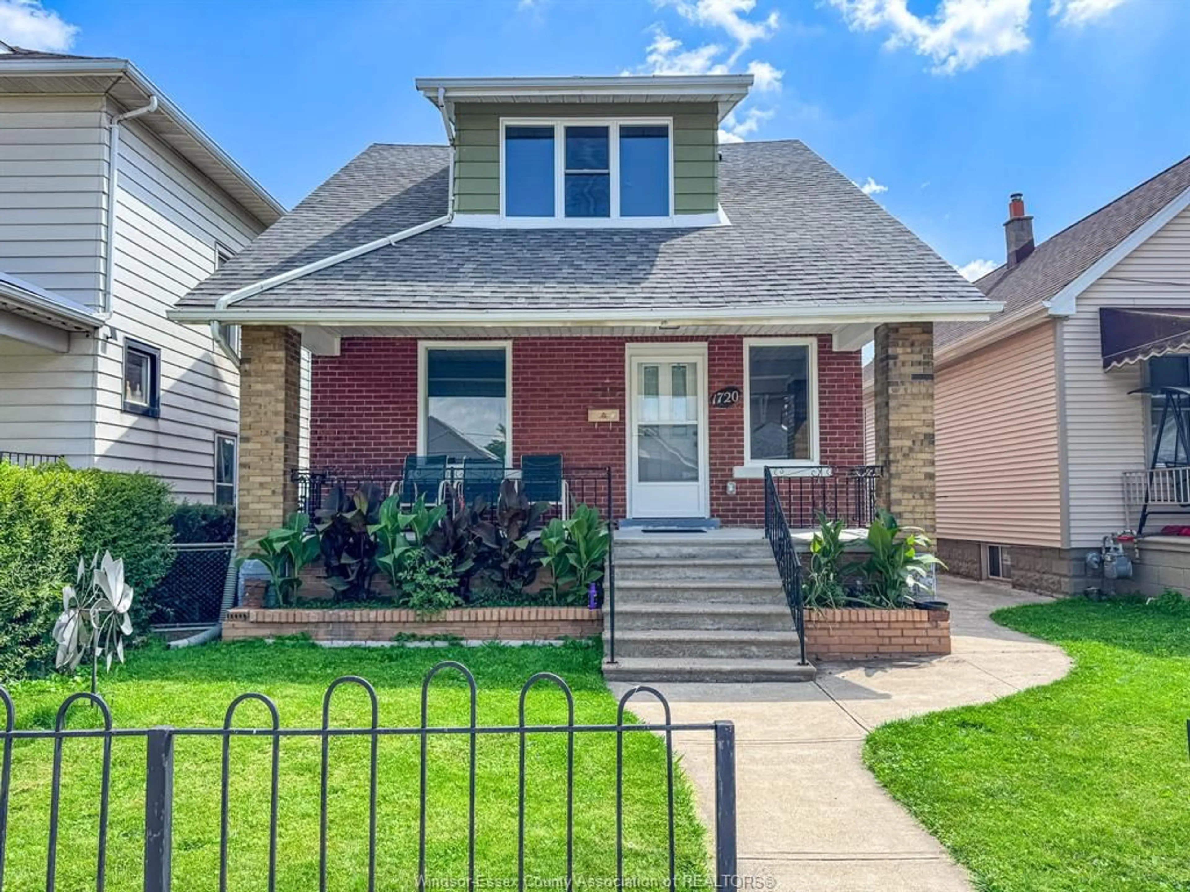 Home with brick exterior material, street for 1720 MARENTETTE Ave, Windsor Ontario N8X 4E6