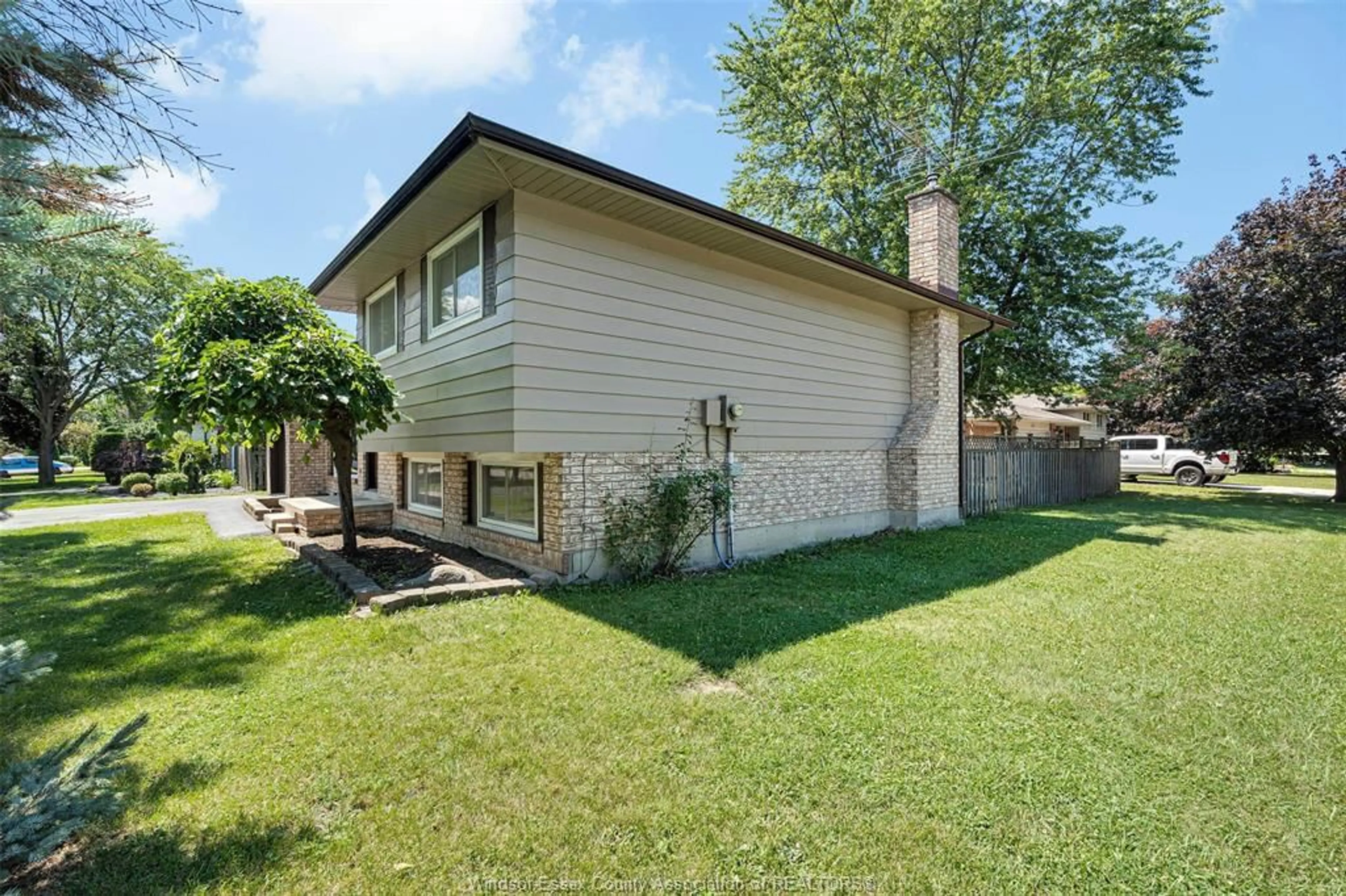 Unknown for 646 ESTATE PARK, Tecumseh Ontario N8N 3C8
