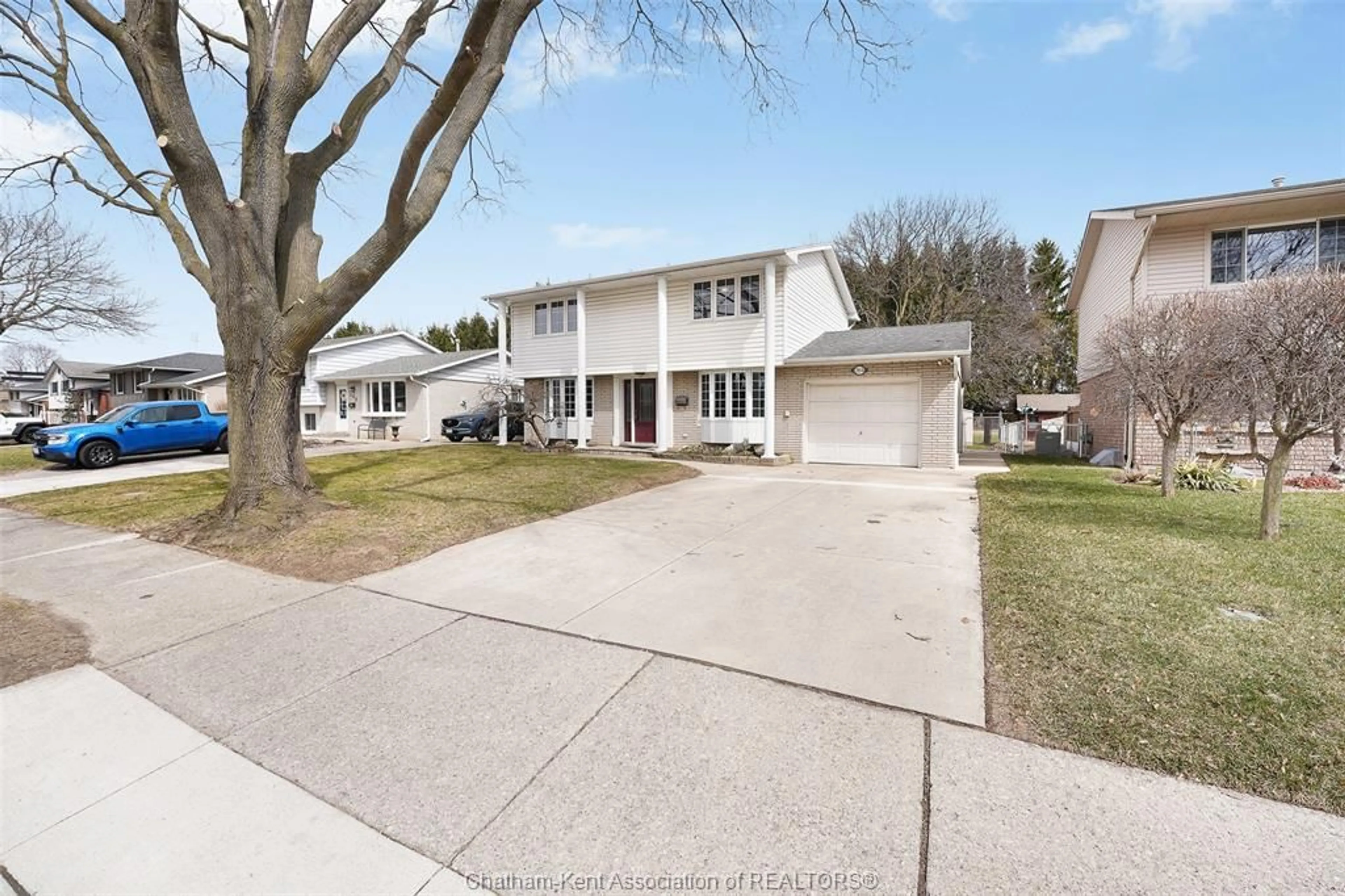 Home with vinyl exterior material, street for 264 Baldoon Rd, Chatham Ontario N7L 1E6