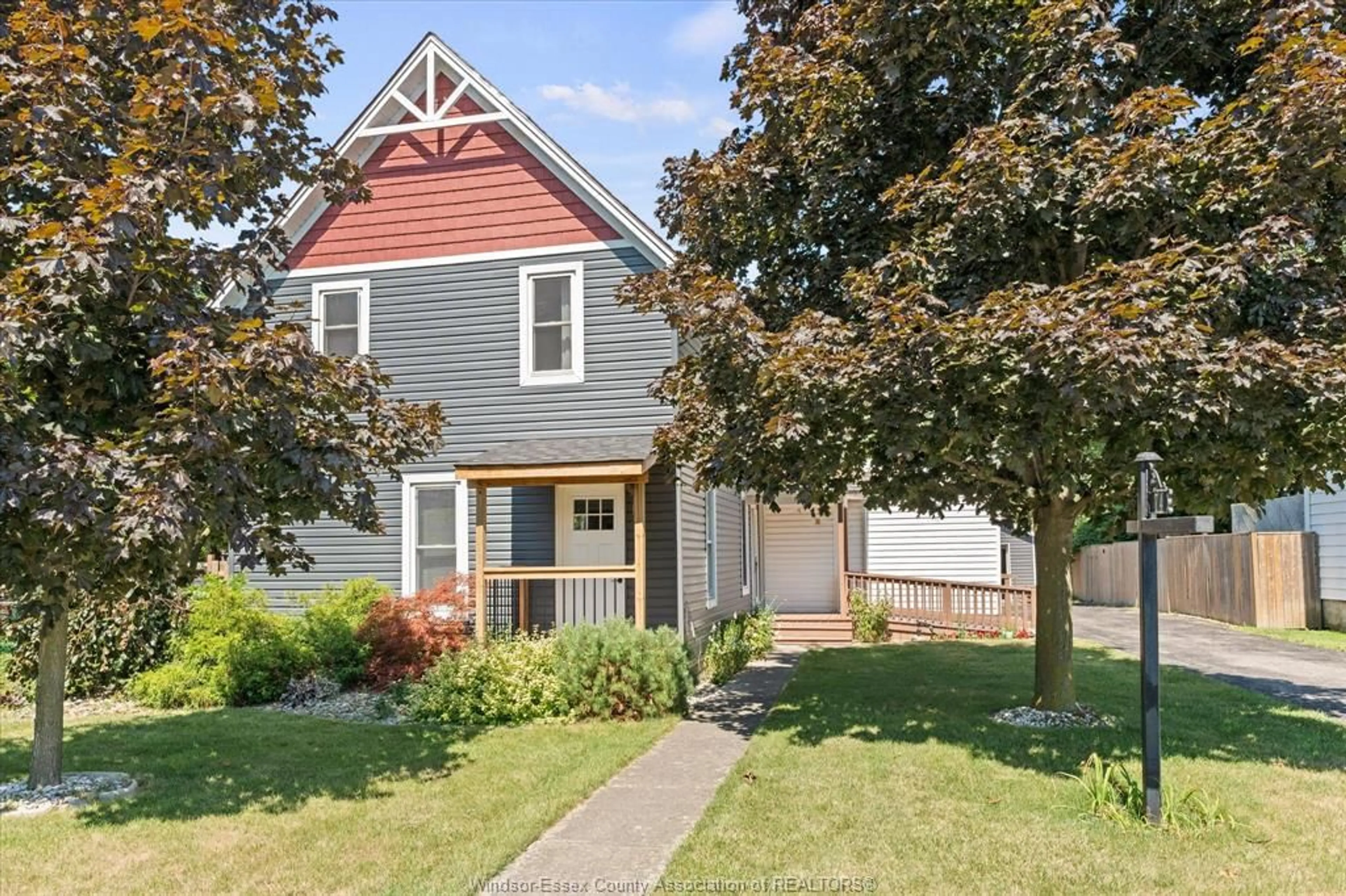 Home with vinyl exterior material, street for 74 LEMUEL St, Thamesville Ontario N0P 2K0