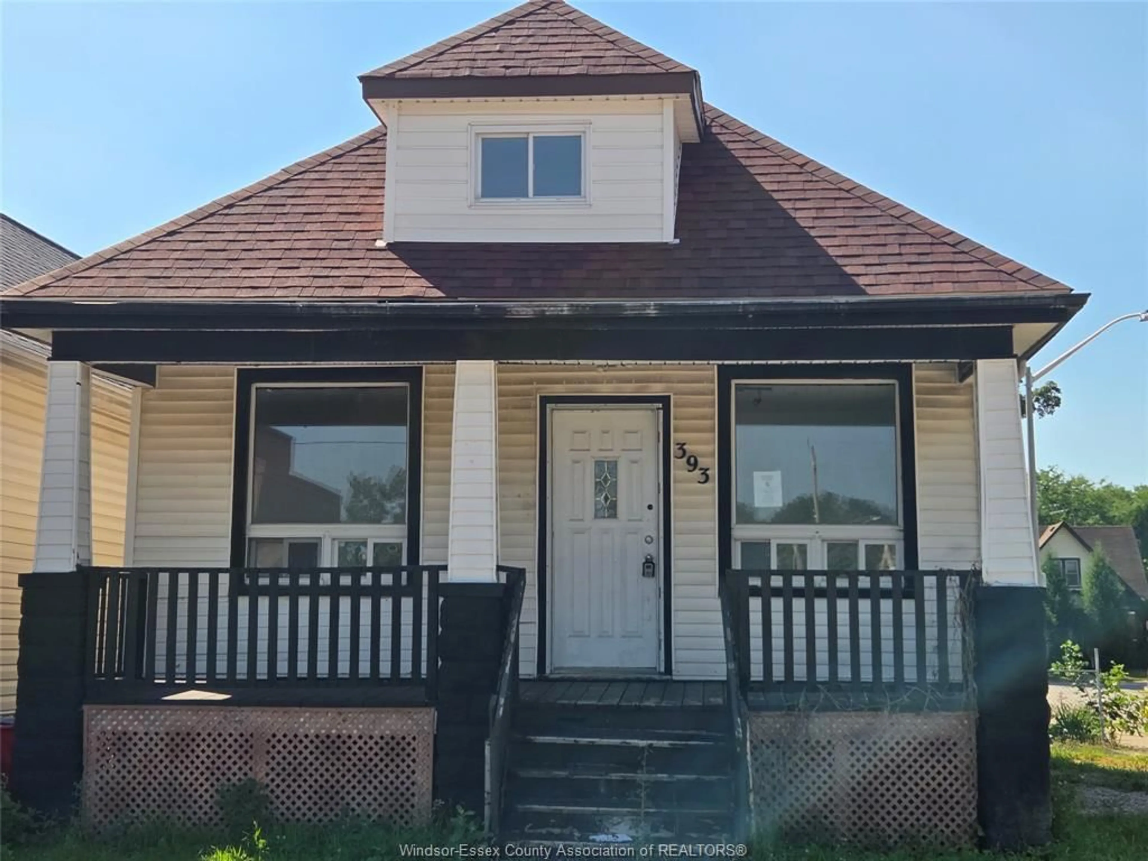 Home with vinyl exterior material, street for 393 Newbury St, Windsor Ontario N9A 6A1