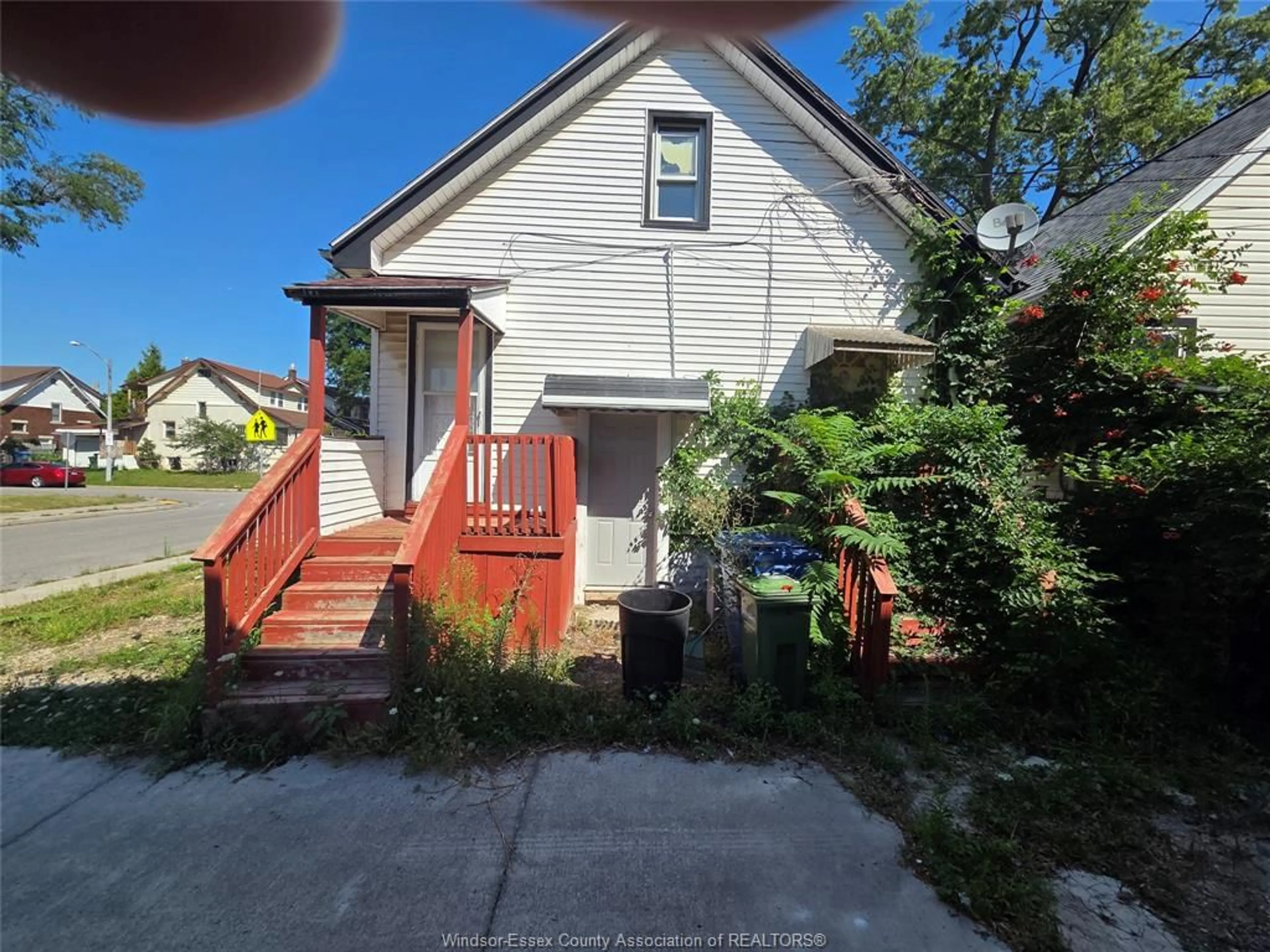 A pic from outside/outdoor area/front of a property/back of a property/a pic from drone, street for 393 Newbury St, Windsor Ontario N9A 6A1