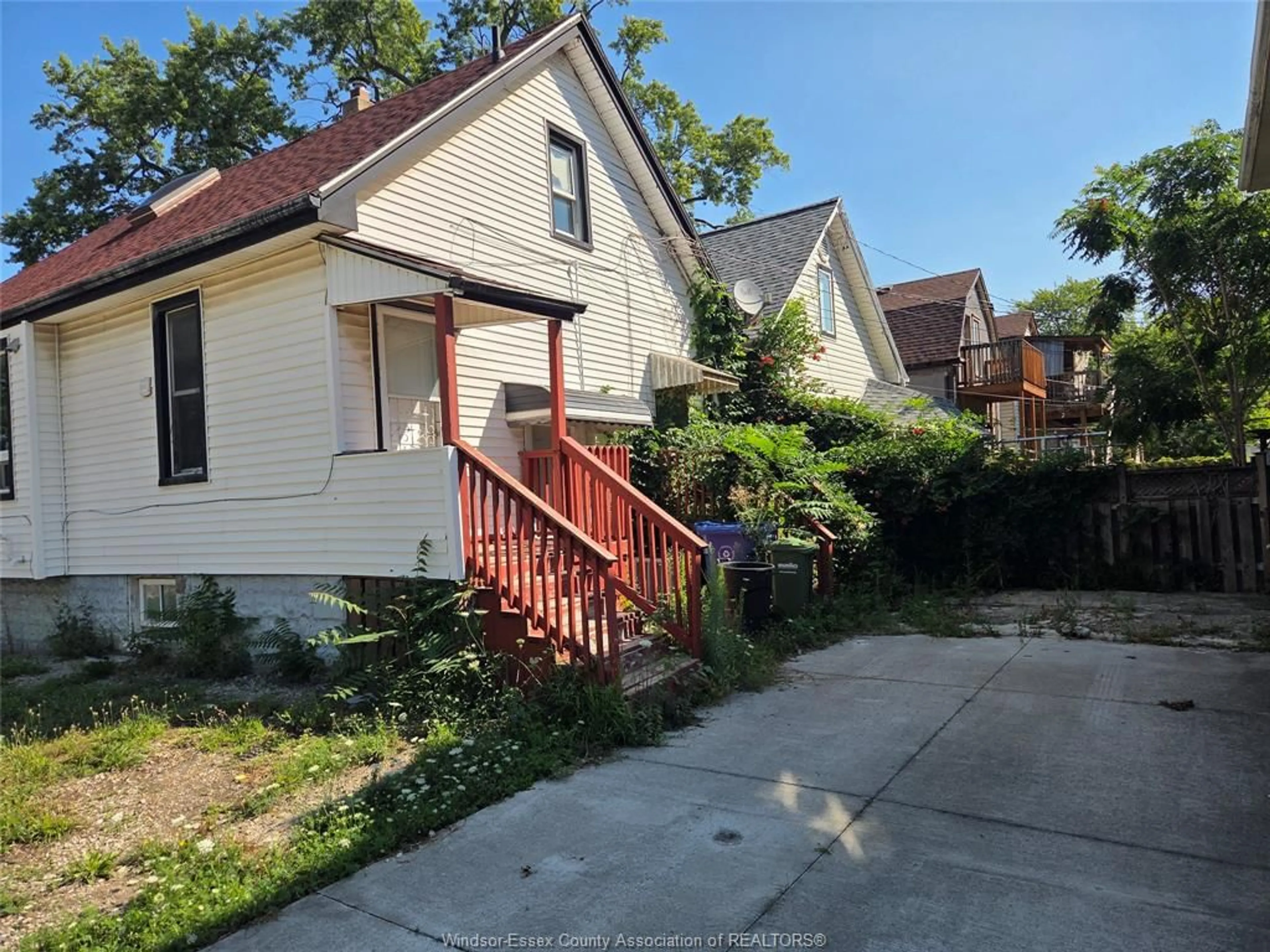 A pic from outside/outdoor area/front of a property/back of a property/a pic from drone, street for 393 Newbury St, Windsor Ontario N9A 6A1