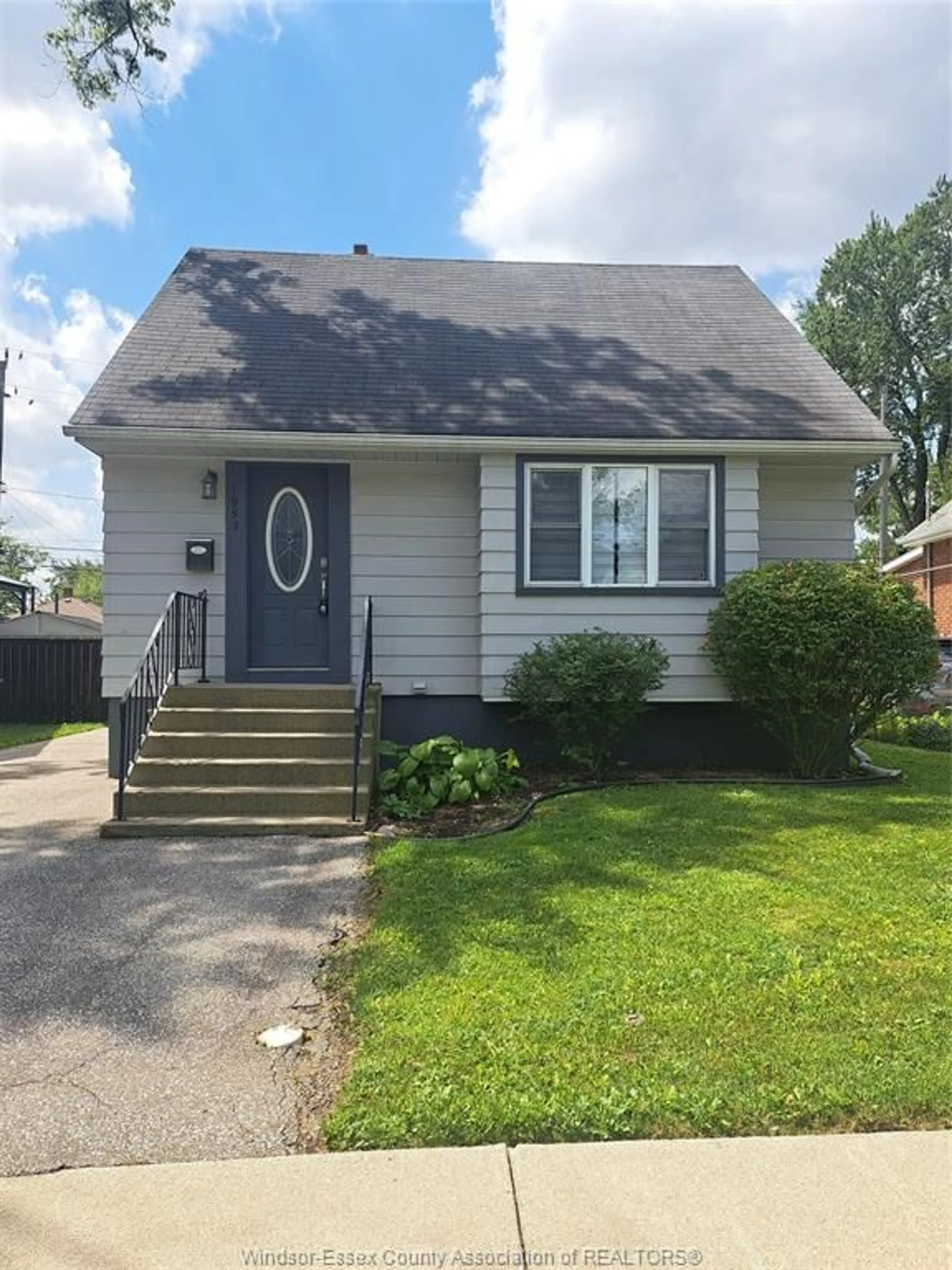 Home with vinyl exterior material, street for 1953 FRANCOIS Rd, Windsor Ontario N8W 4S9