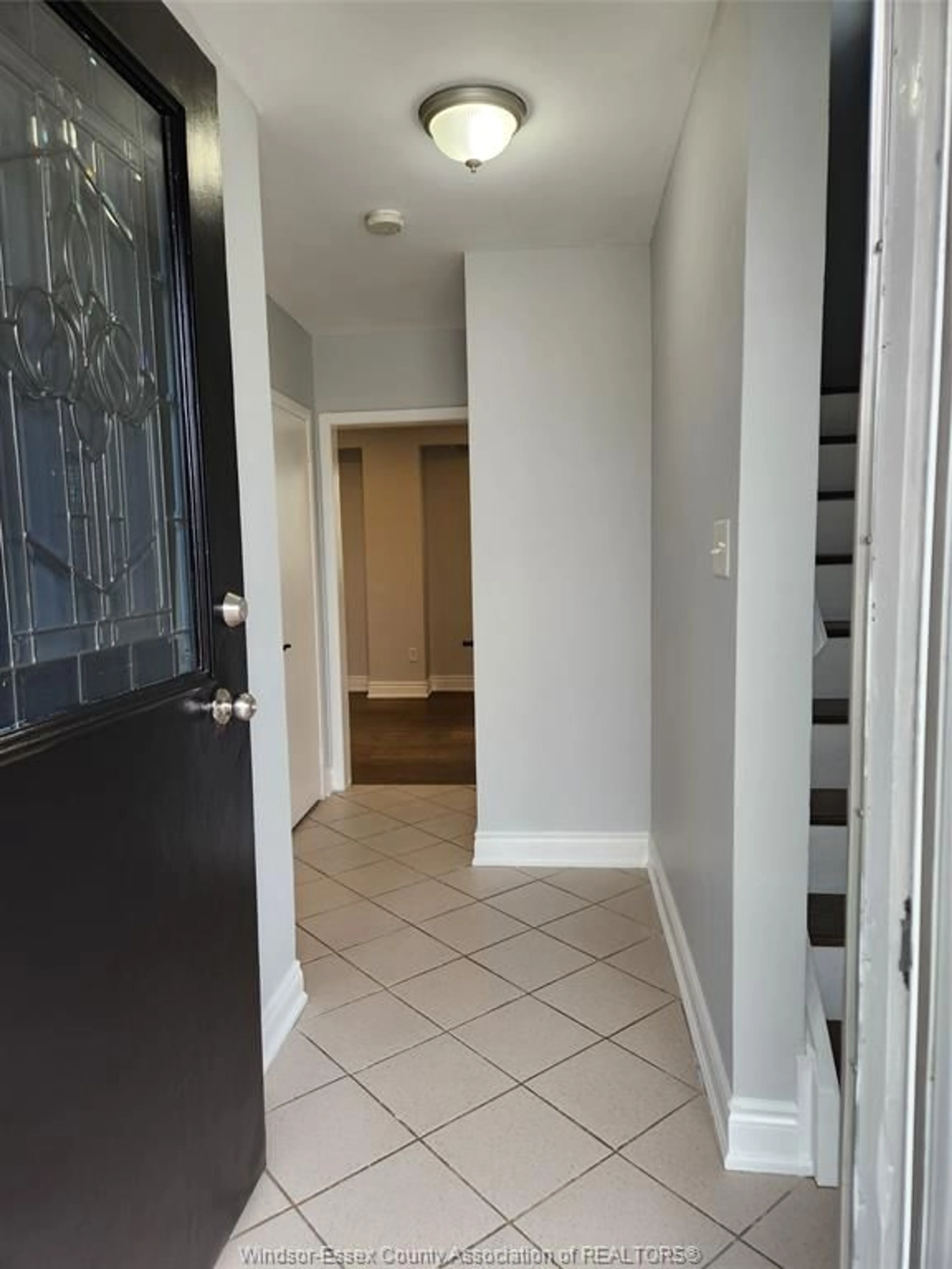 Indoor foyer for 45 ALOMA Cres, Brampton Ontario L6T 2N8