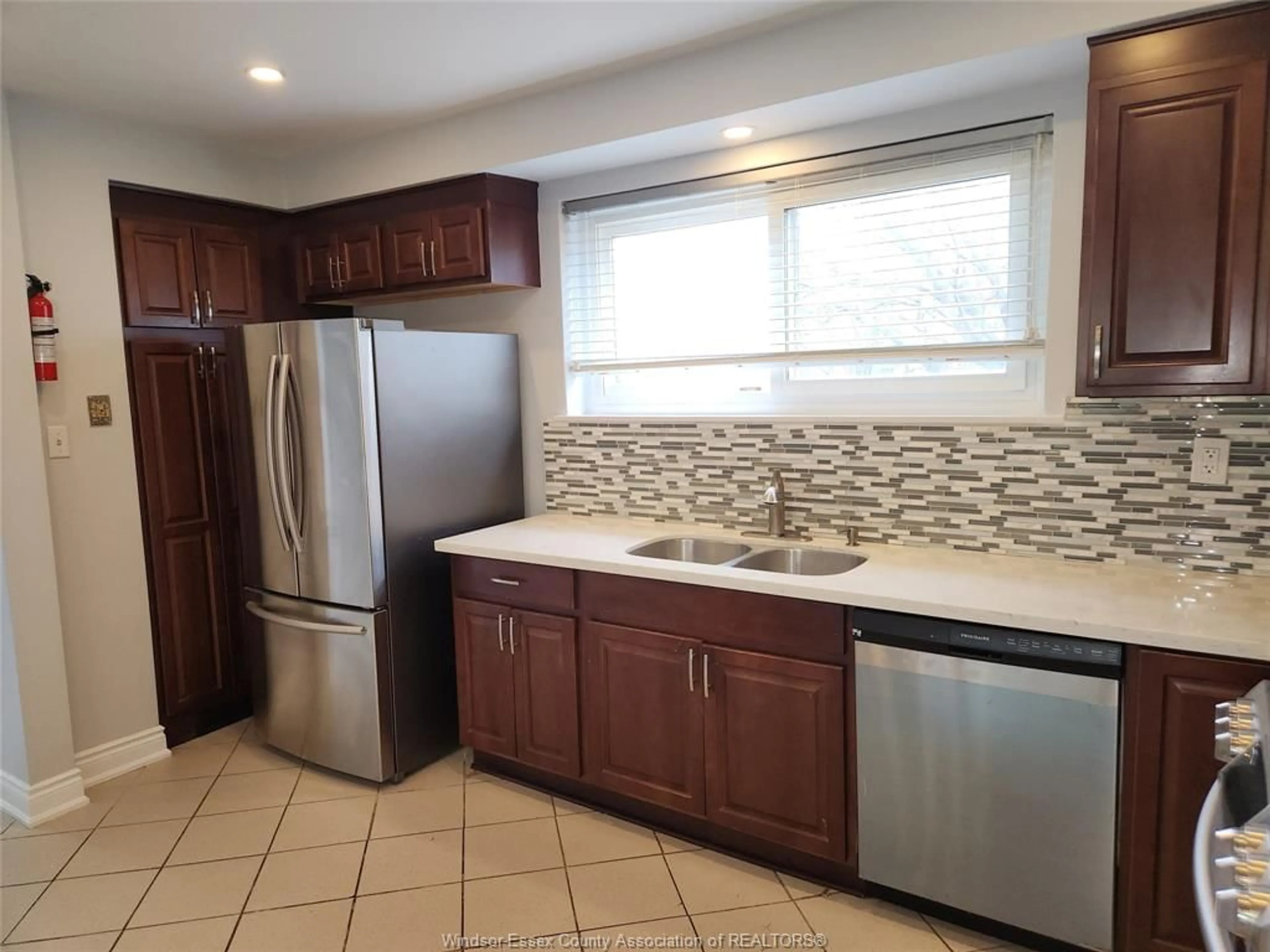 Standard kitchen, ceramic/tile floor for 45 ALOMA Cres, Brampton Ontario L6T 2N8