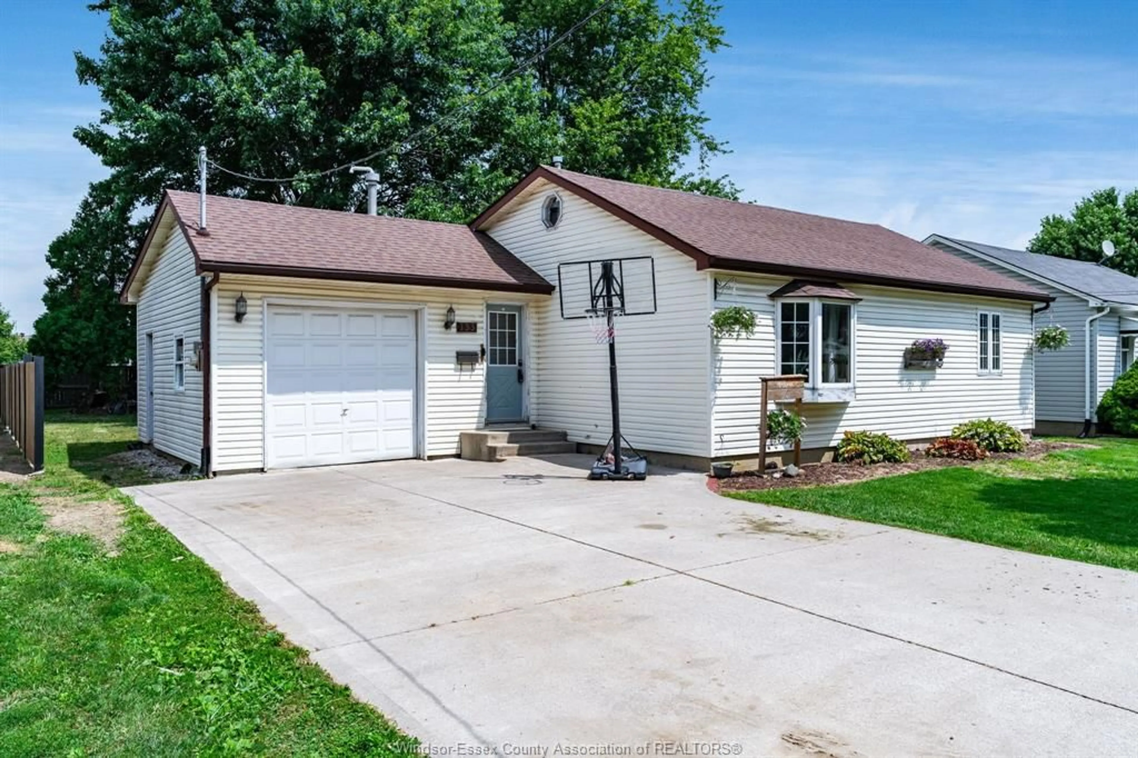 Home with vinyl exterior material, street for 133 Maidstone Ave, Essex Ontario N8M 2J6