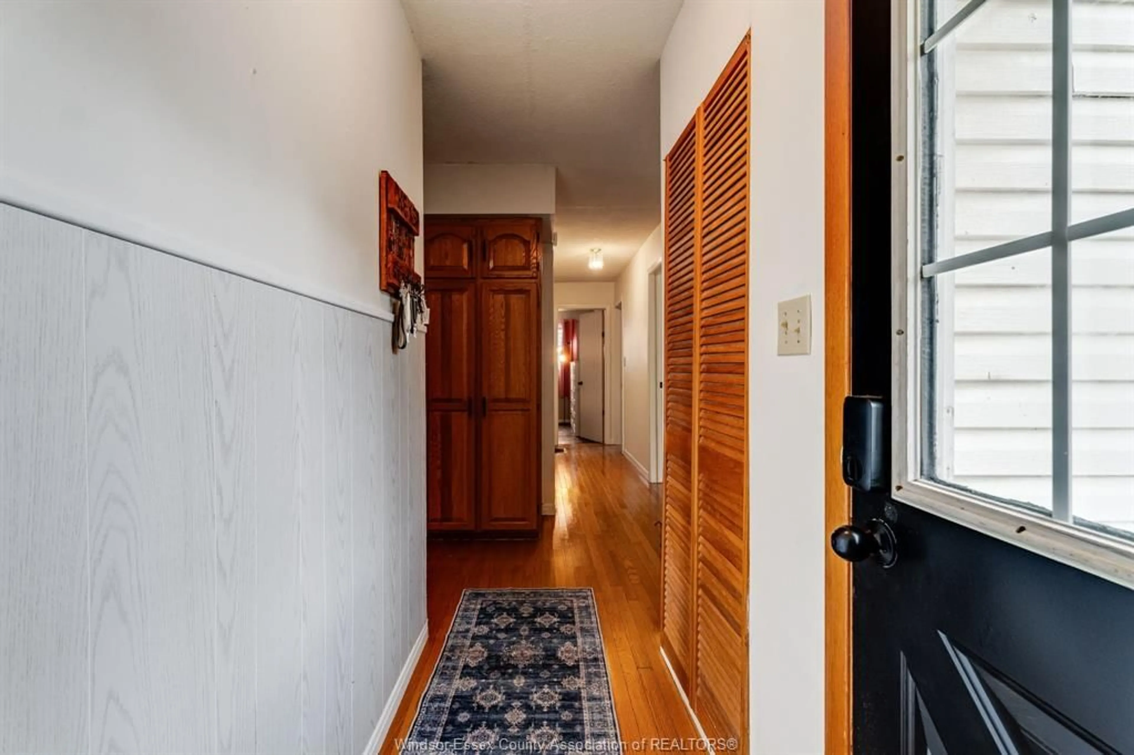 Indoor entryway for 133 Maidstone Ave, Essex Ontario N8M 2J6