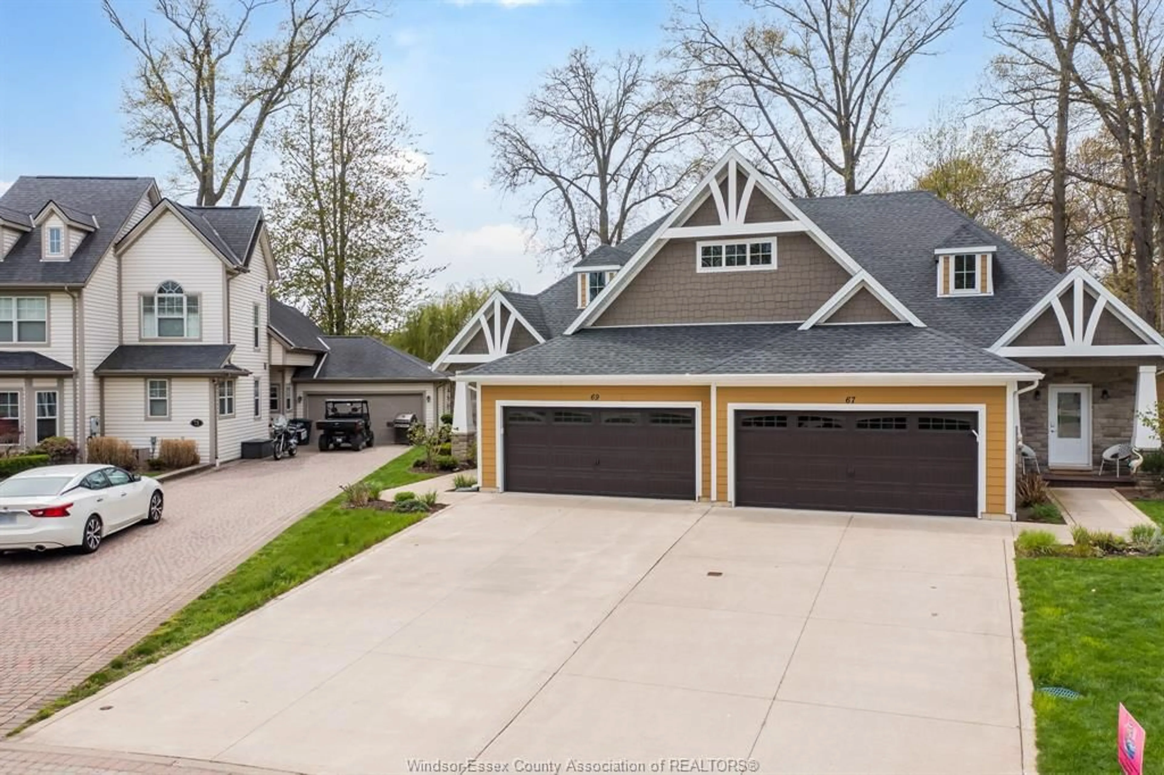 A pic from outside/outdoor area/front of a property/back of a property/a pic from drone, street for 69 RED OAK Cres, Amherstburg Ontario N9V 4C4