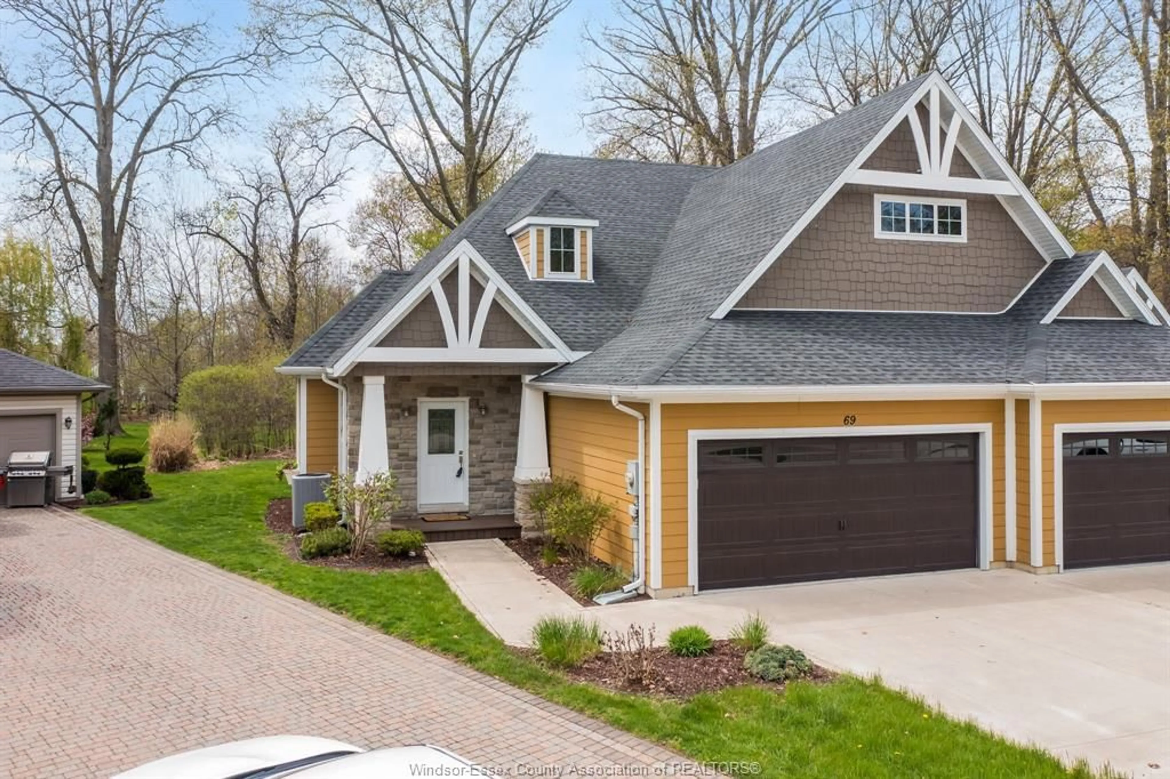 Home with vinyl exterior material, street for 69 RED OAK Cres, Amherstburg Ontario N9V 4C4