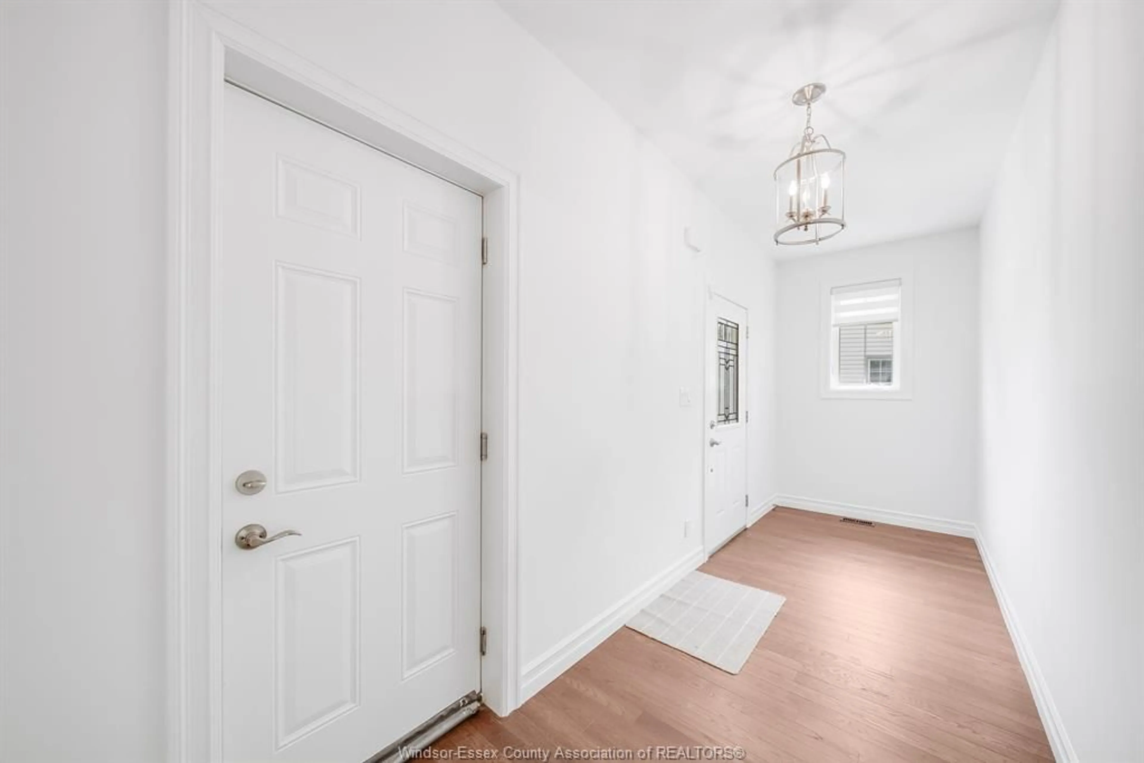 Indoor entryway for 69 RED OAK Cres, Amherstburg Ontario N9V 4C4