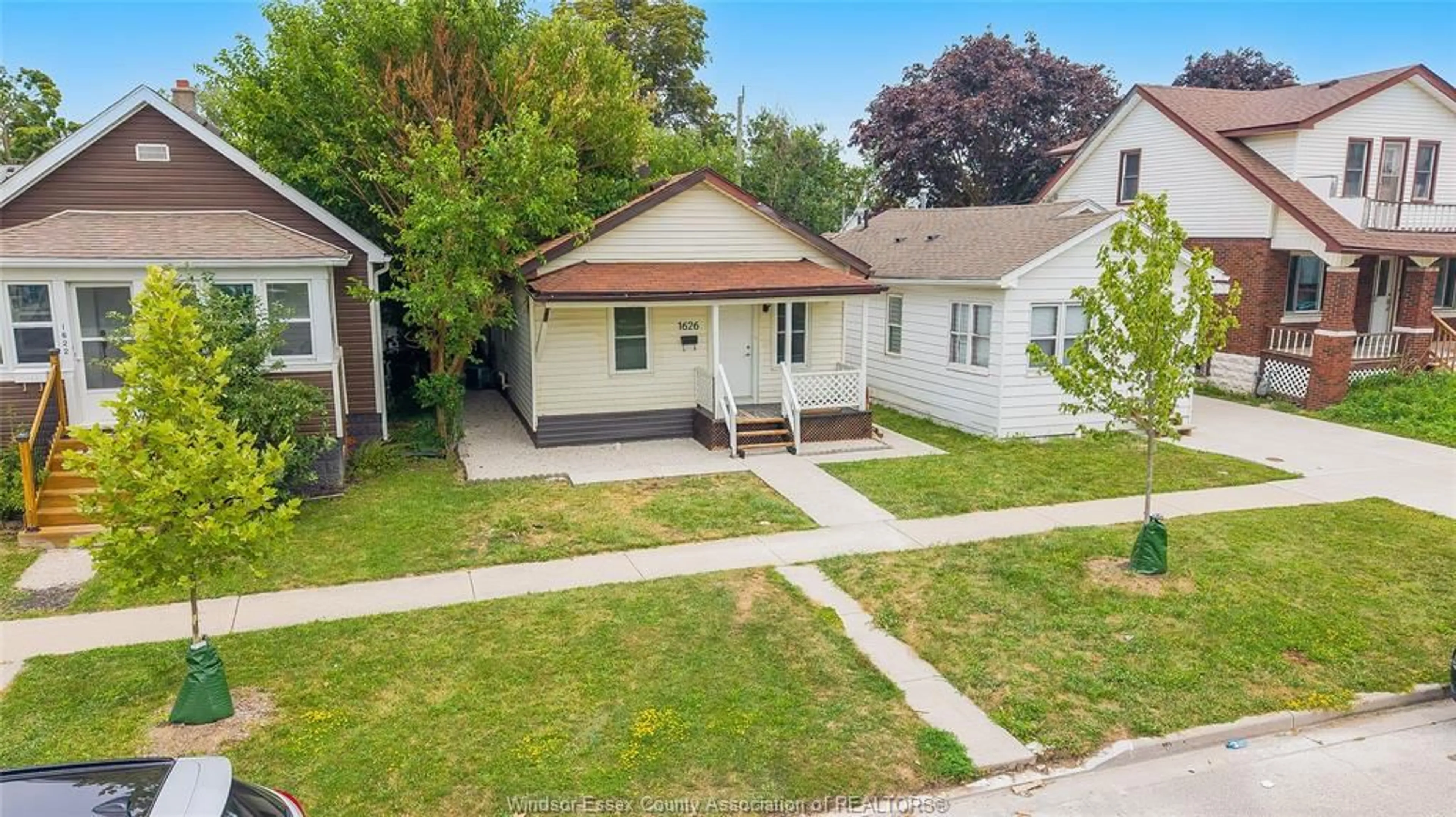 A pic from outside/outdoor area/front of a property/back of a property/a pic from drone, street for 1626 ALBERT, Windsor Ontario N8Y 3R5