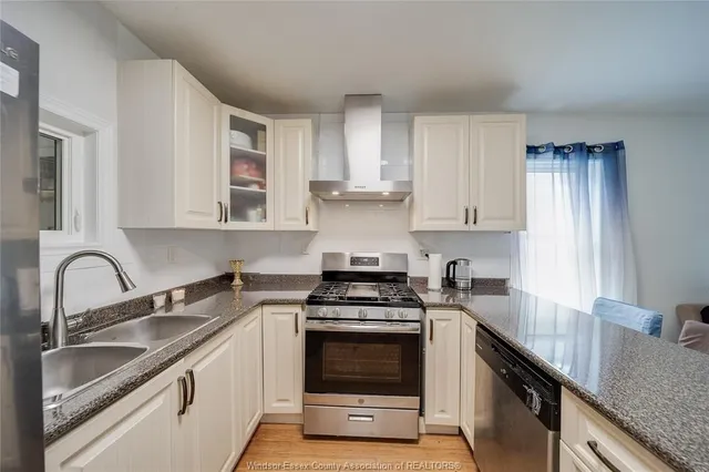 1626 ALBERT, Windsor 5
