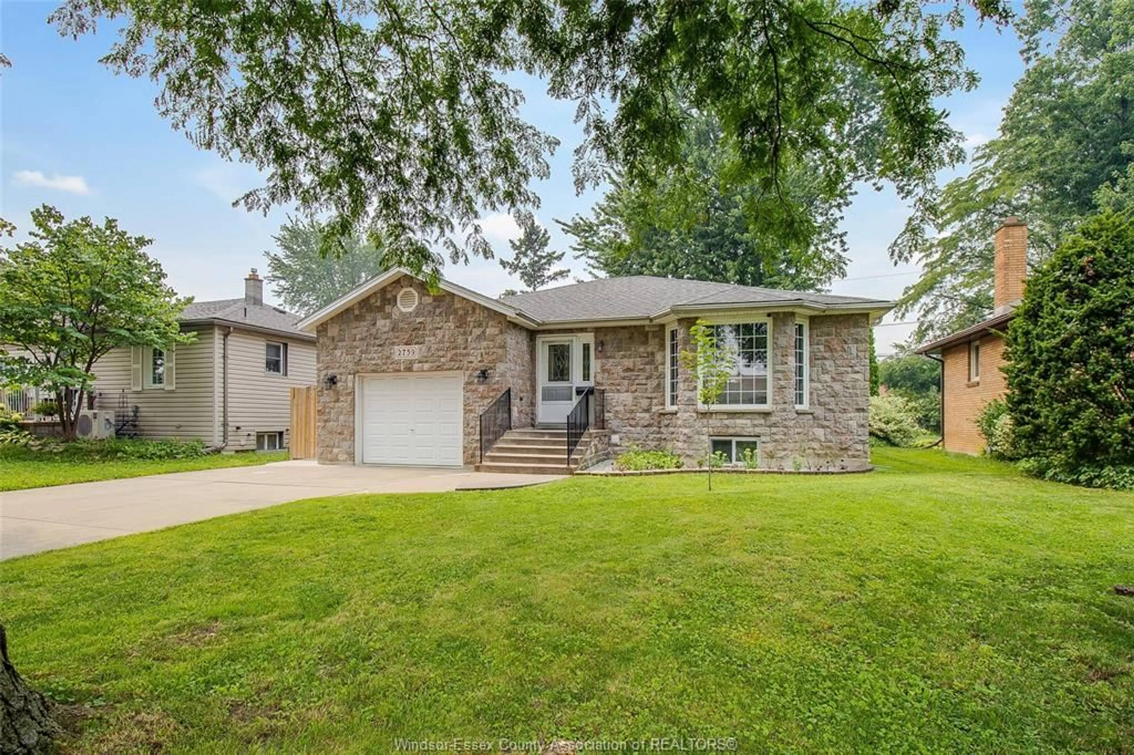 Home with vinyl exterior material, street for 2759 MCKAY Ave, Windsor Ontario N9E 2P7