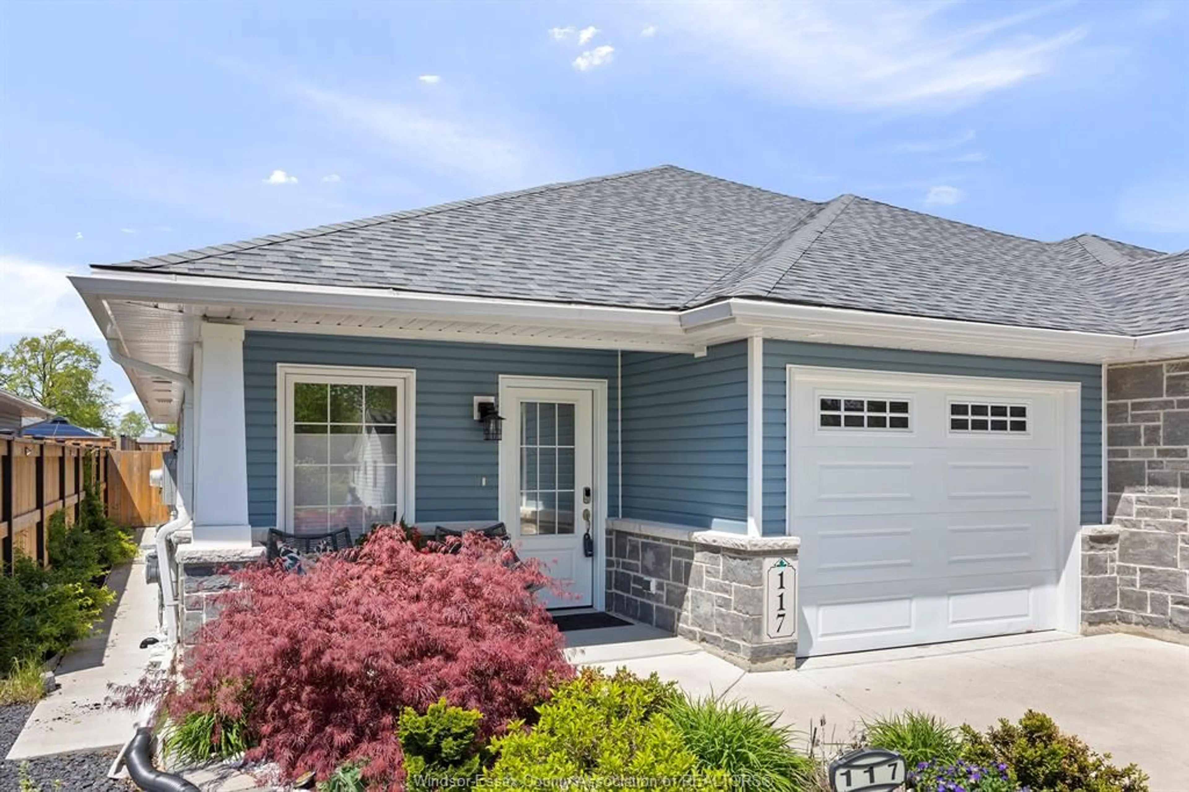 Home with vinyl exterior material, street for 117 ARTHUR St, Harrow Ontario N0R 1G0