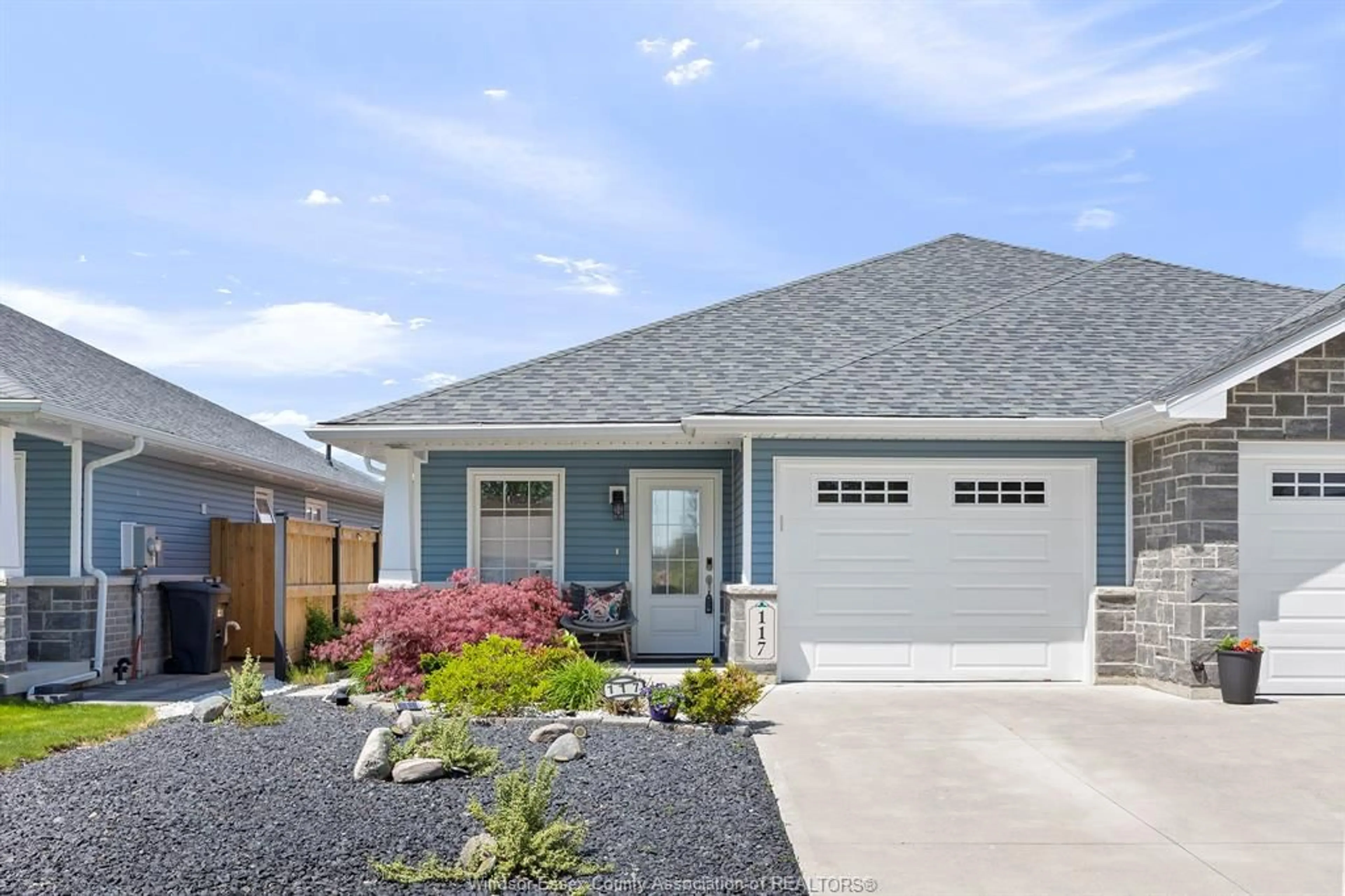 Home with vinyl exterior material, street for 117 ARTHUR St, Harrow Ontario N0R 1G0