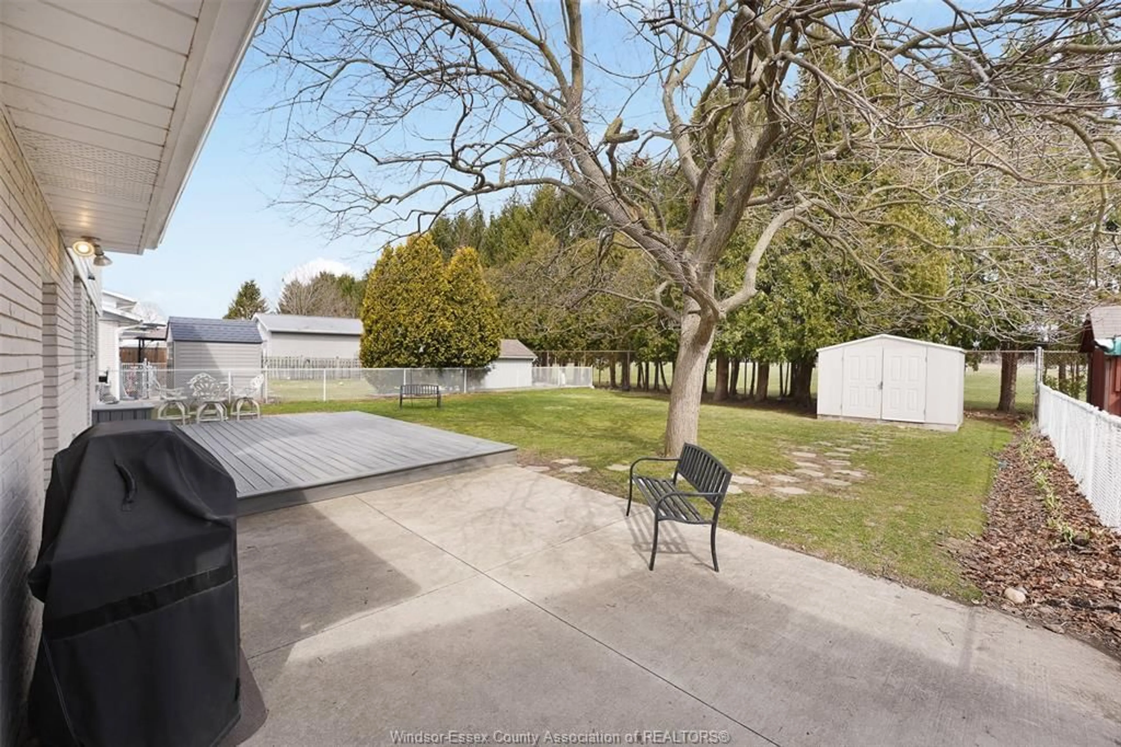 A pic from outside/outdoor area/front of a property/back of a property/a pic from drone, unknown for 264 Baldoon, Chatham Ontario N7L 1E6