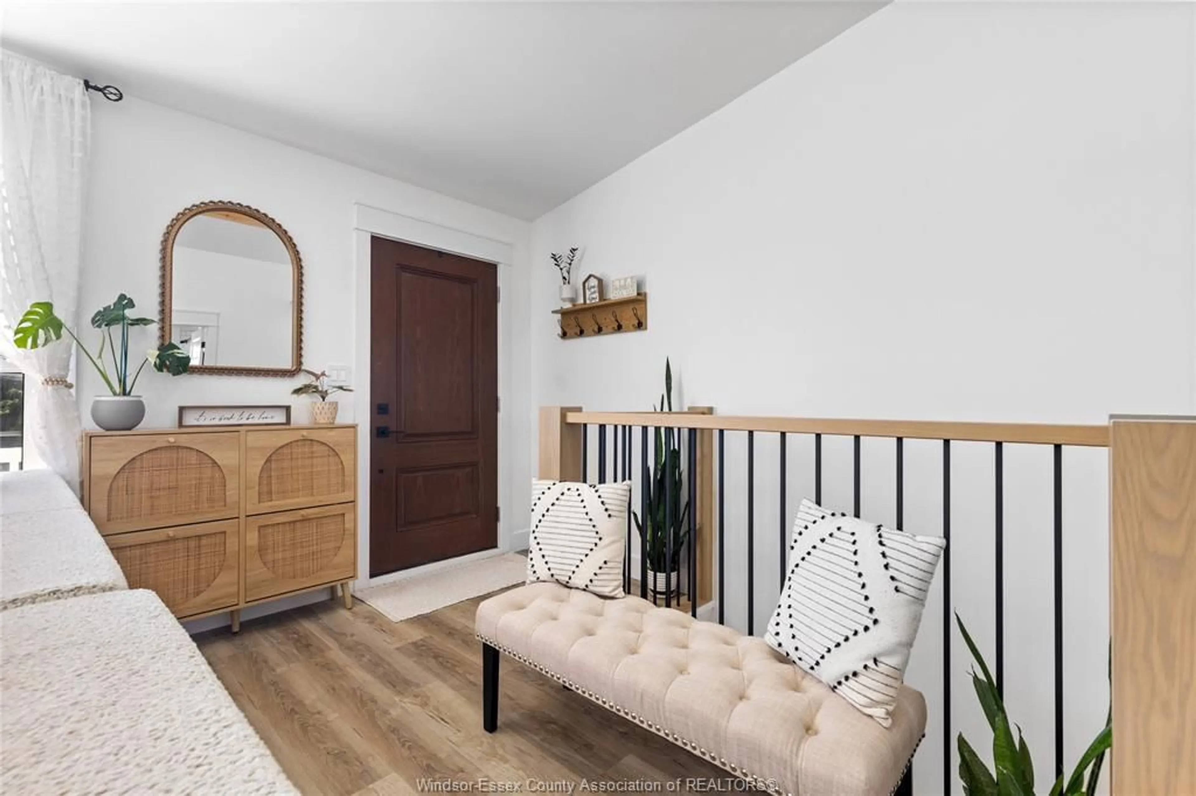 Indoor entryway for 4259 GRAHAM Sideroad, Kingsville Ontario N0R 1B0