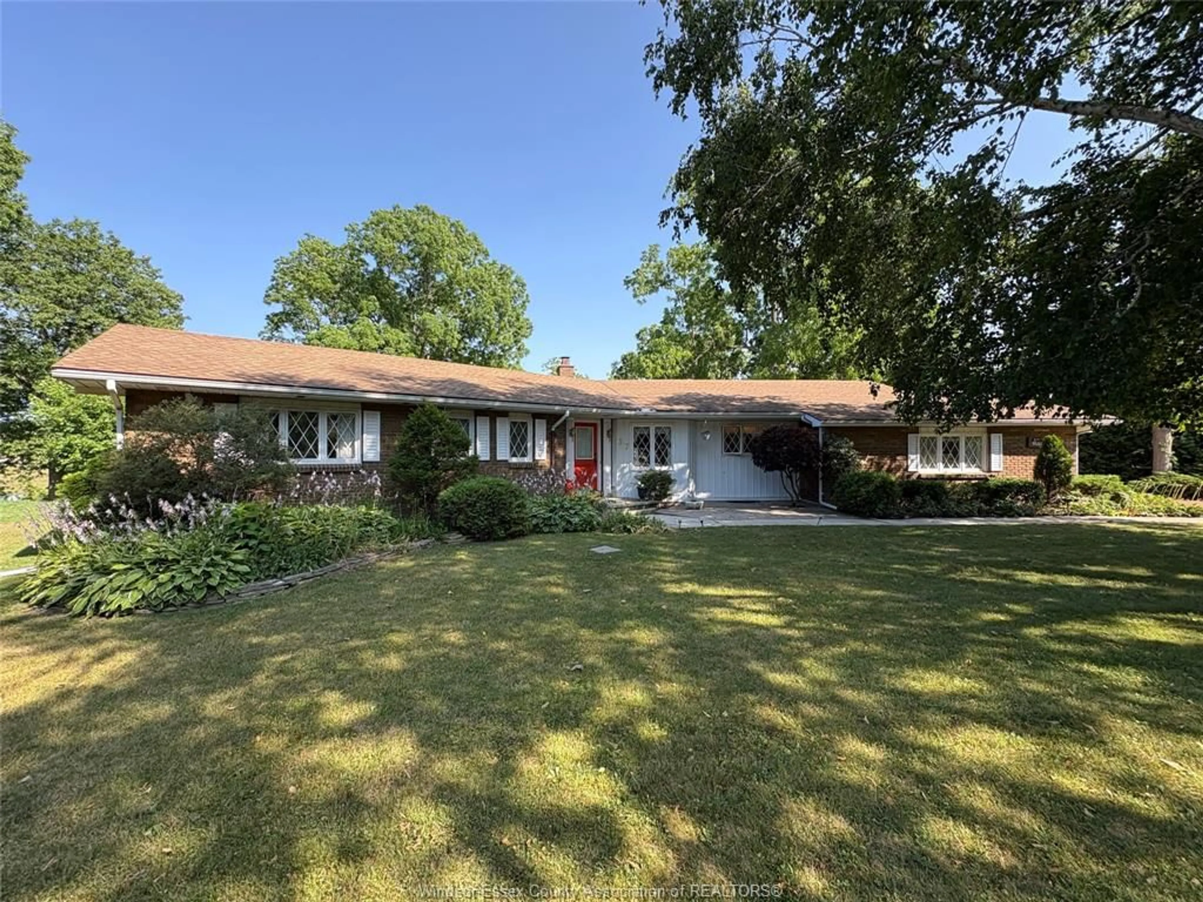 A pic from outside/outdoor area/front of a property/back of a property/a pic from drone, street for 37 PARK Lane, Lambton Shores Ontario N0N 1J0