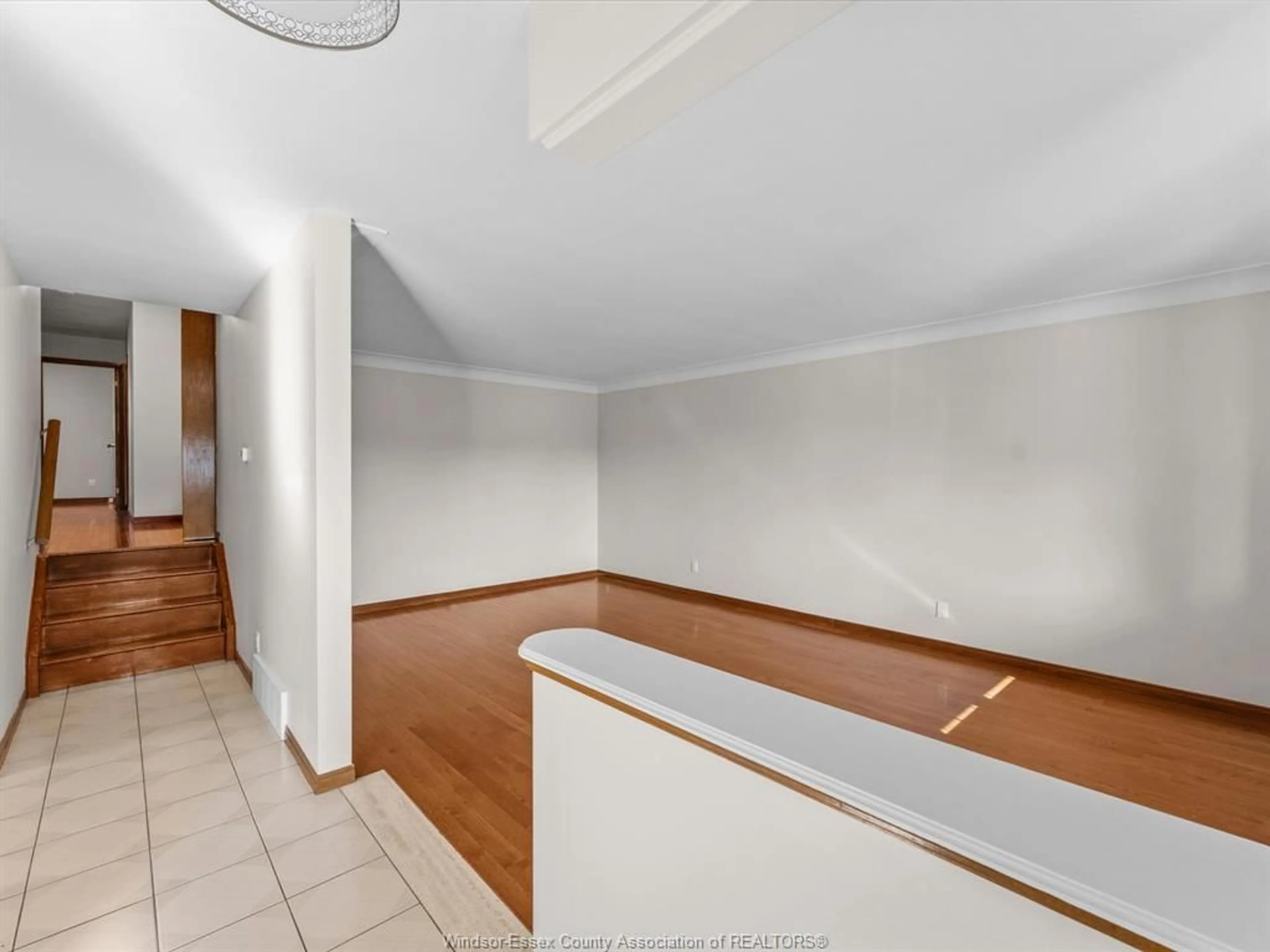 Indoor foyer for 2787 Lionel Dr, Windsor Ontario N8X 4X2