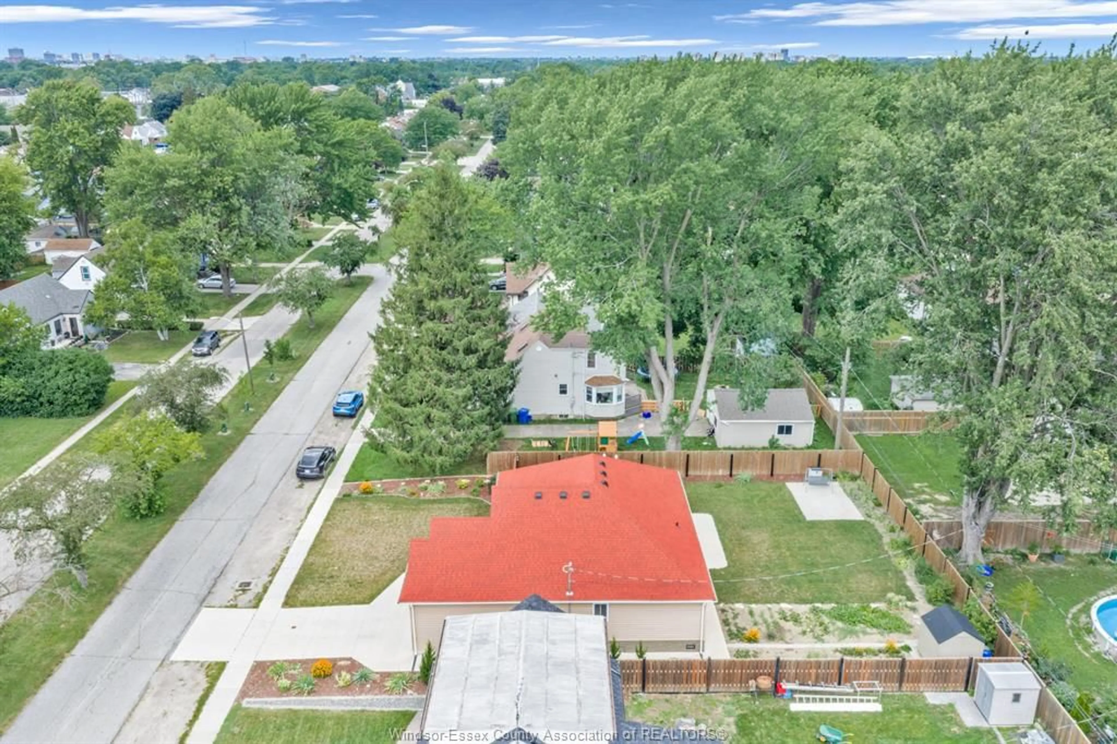 A pic from outside/outdoor area/front of a property/back of a property/a pic from drone, city buildings view from balcony for 2482 ROSSINI, Windsor Ontario N8W 4R1