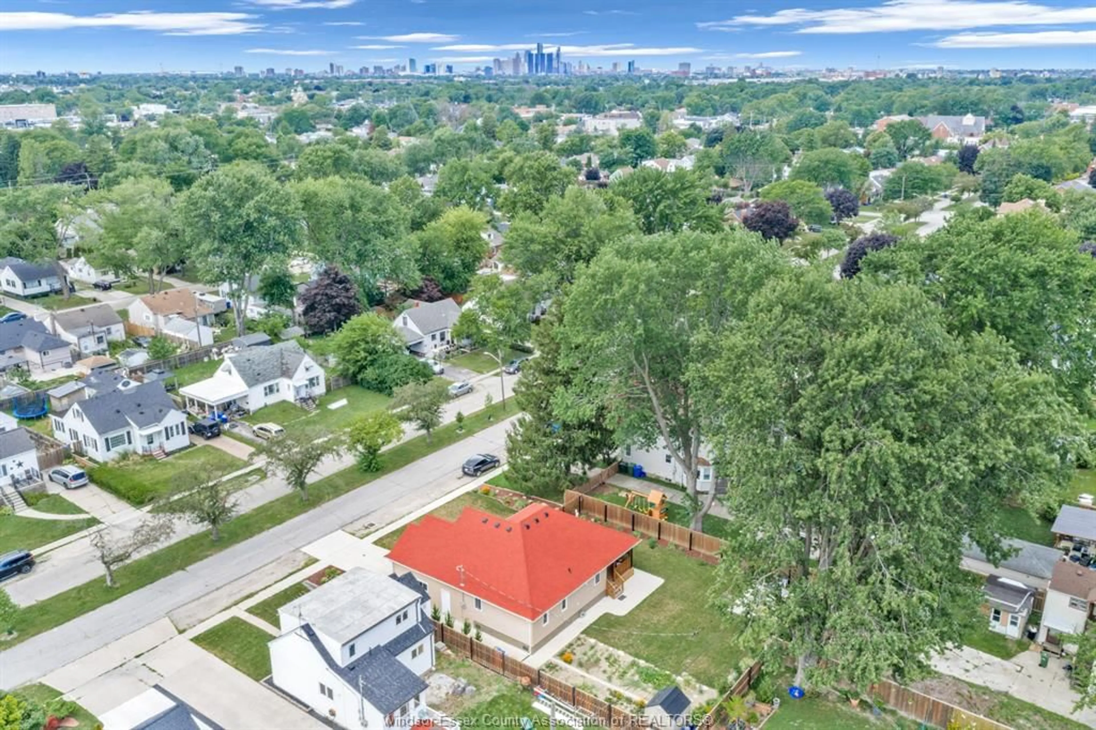 A pic from outside/outdoor area/front of a property/back of a property/a pic from drone, city buildings view from balcony for 2482 ROSSINI, Windsor Ontario N8W 4R1