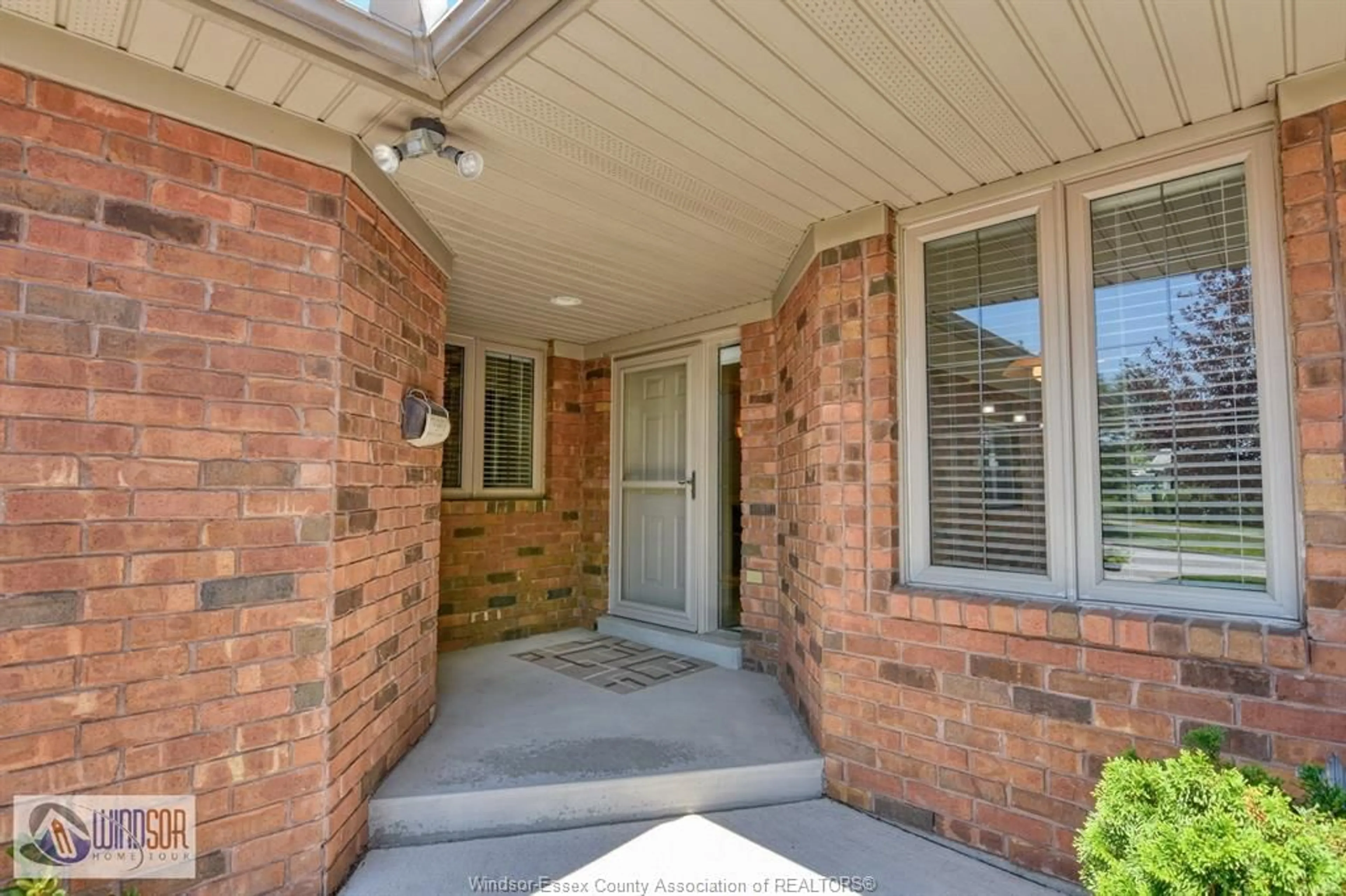 Unknown for 1664 NAPLES, LaSalle Ontario N9J 3Y9
