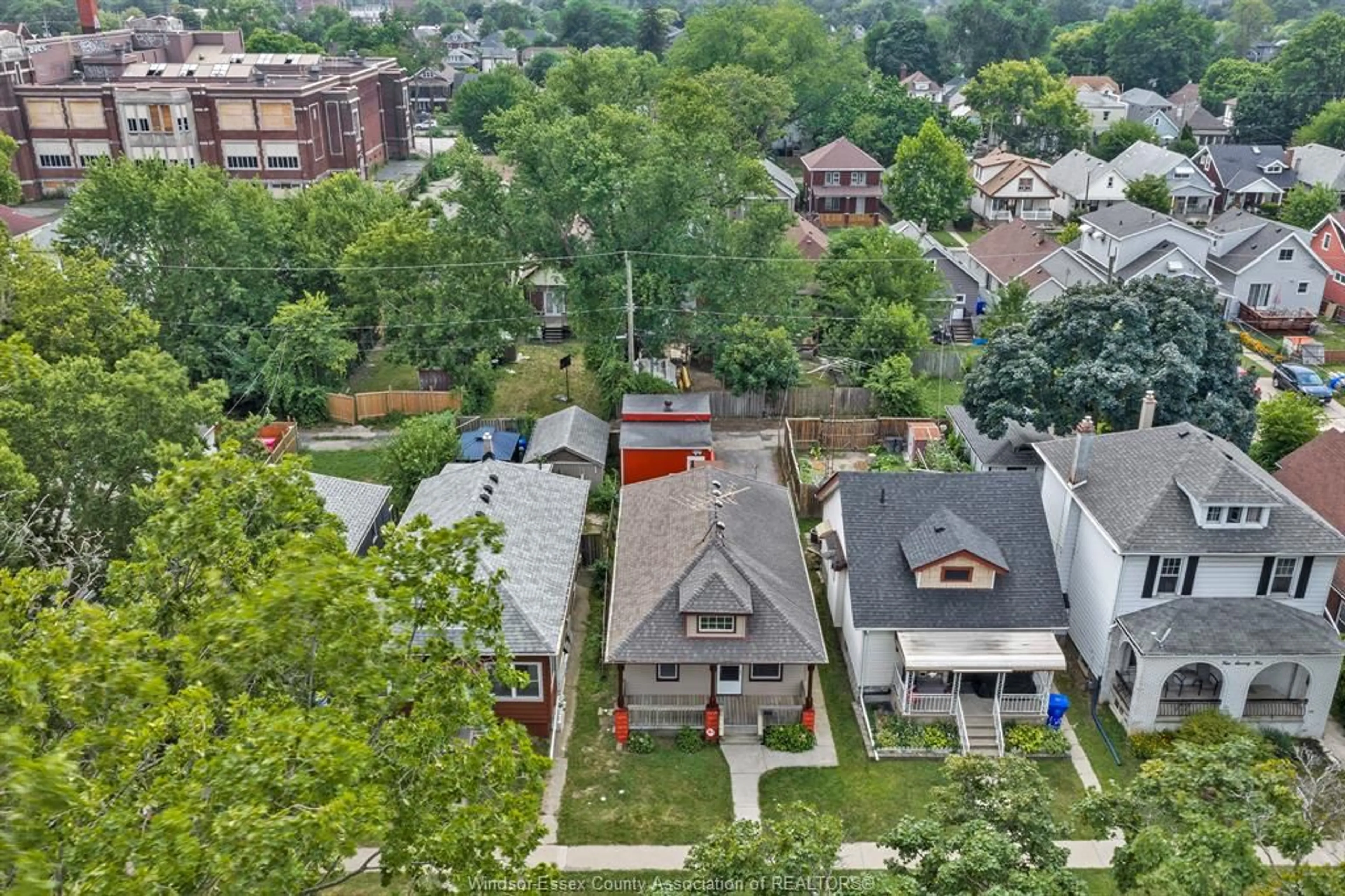A pic from outside/outdoor area/front of a property/back of a property/a pic from drone, city buildings view from balcony for 489 MCKAY, Windsor Ontario N9B 1Z7