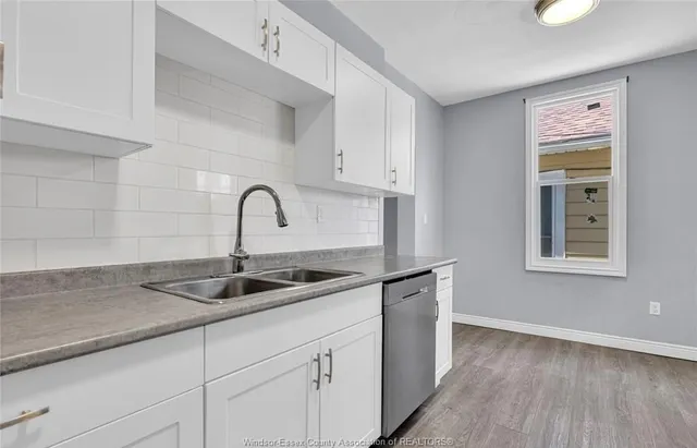 294 LOUIS Ave, Windsor 5