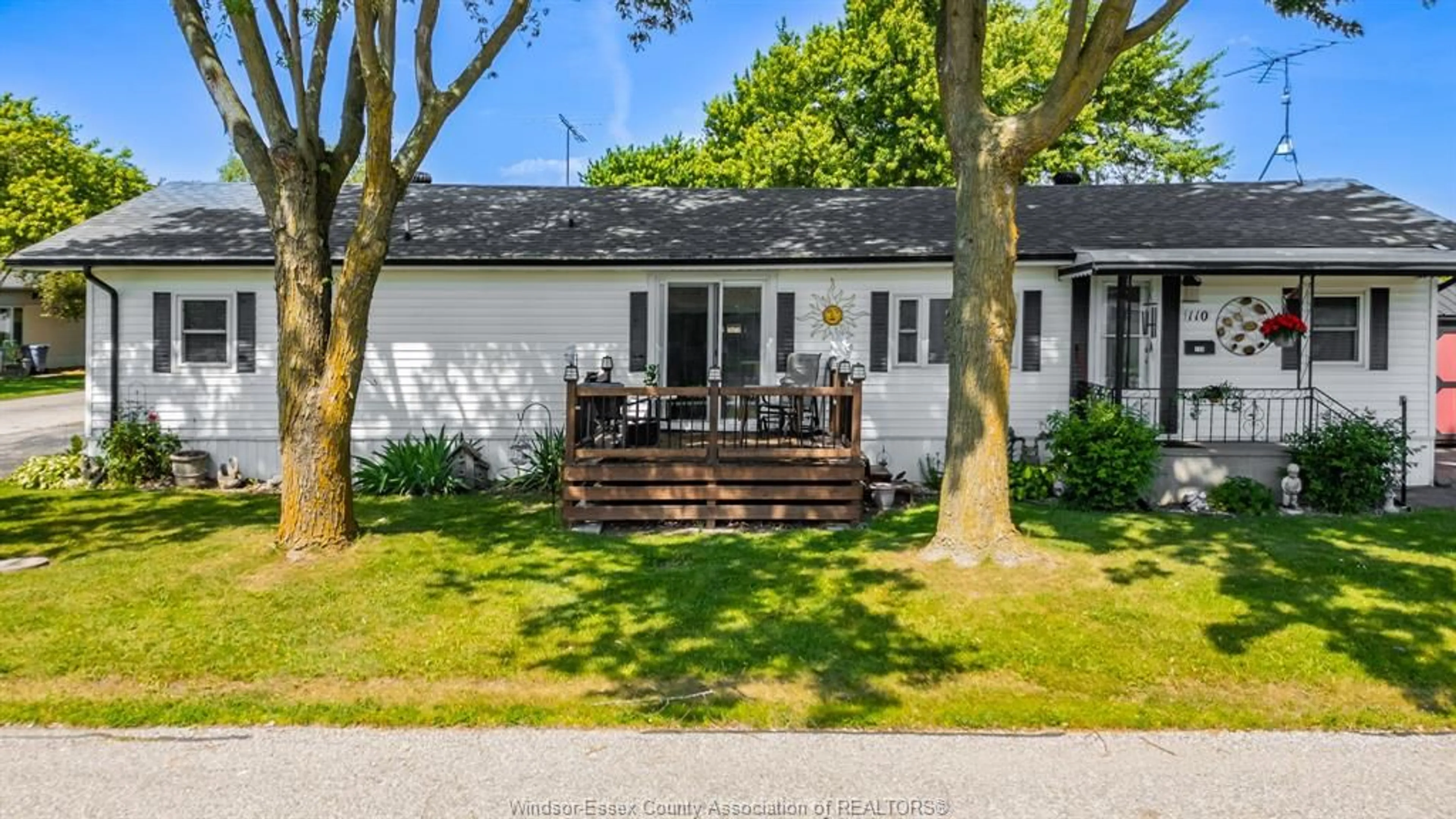 A pic from outside/outdoor area/front of a property/back of a property/a pic from drone, street for 110 BROOKS Blvd, Lakeshore Ontario N8N 2P8