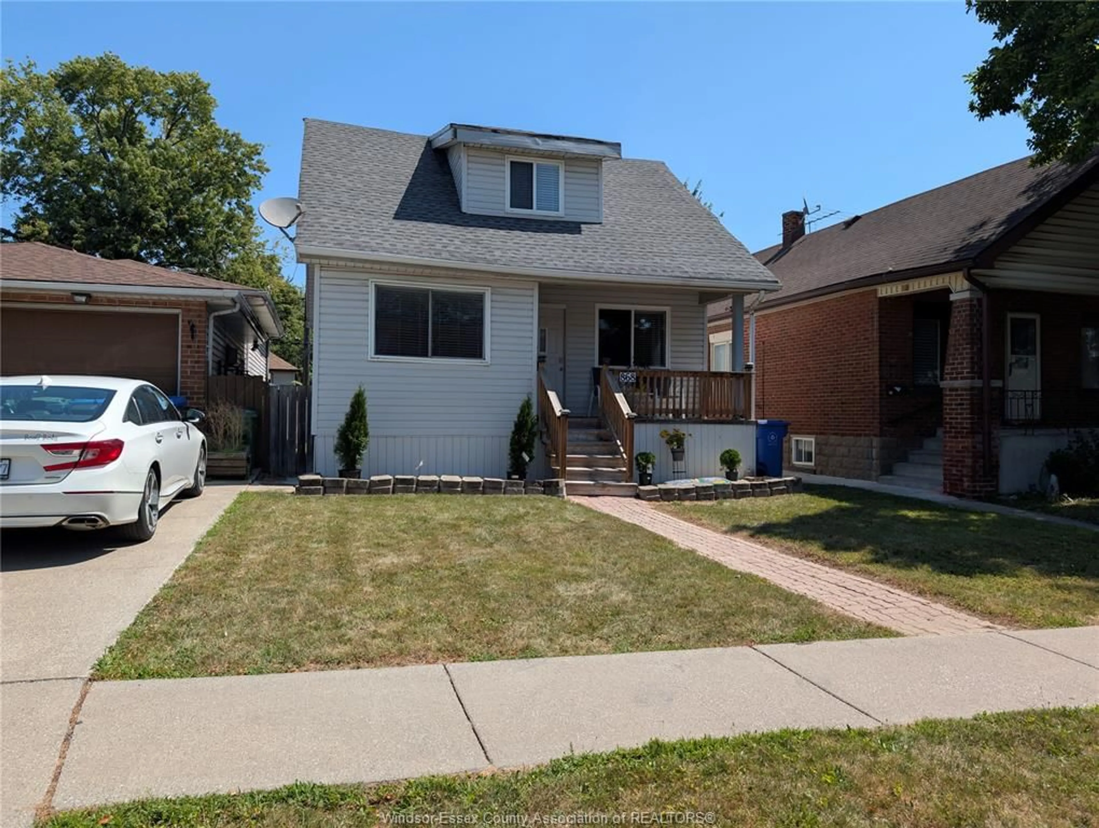 Home with brick exterior material, street for 868 ELM, Windsor Ontario N9A 5H3