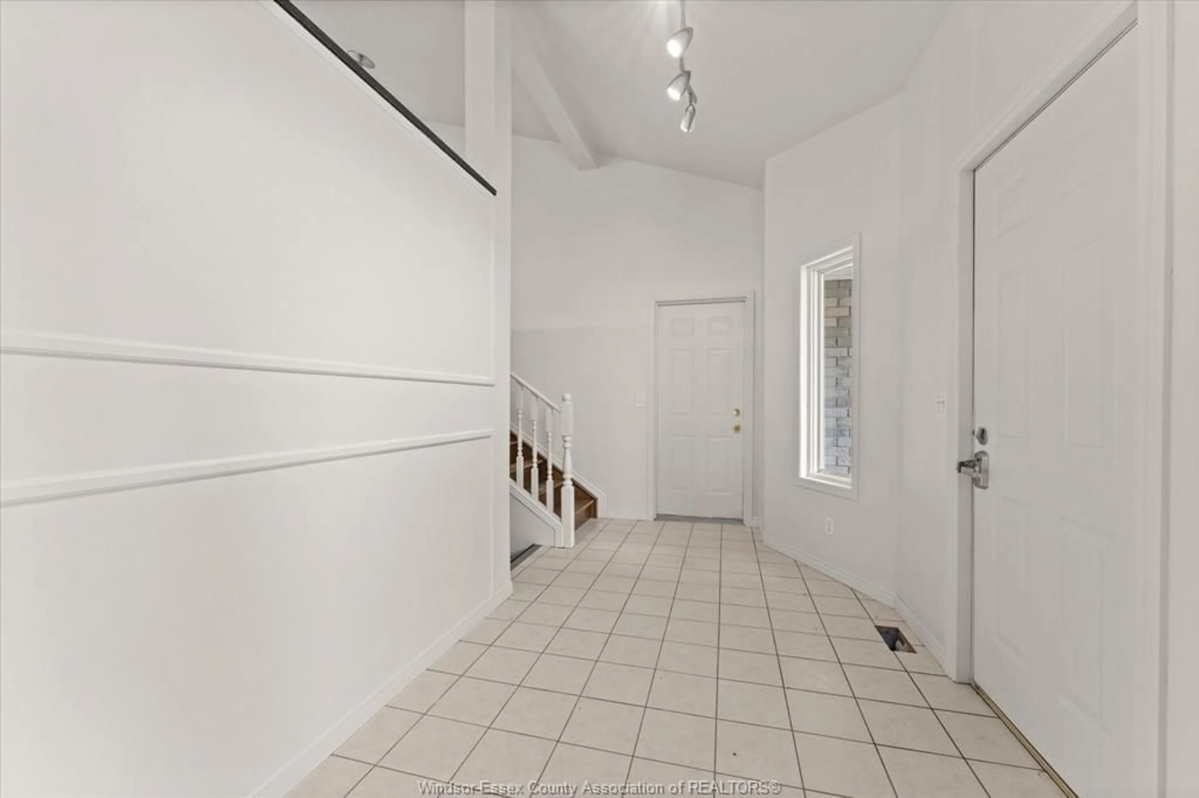 Indoor foyer for 421 GIBB St, Amherstburg Ontario N9V 3V7