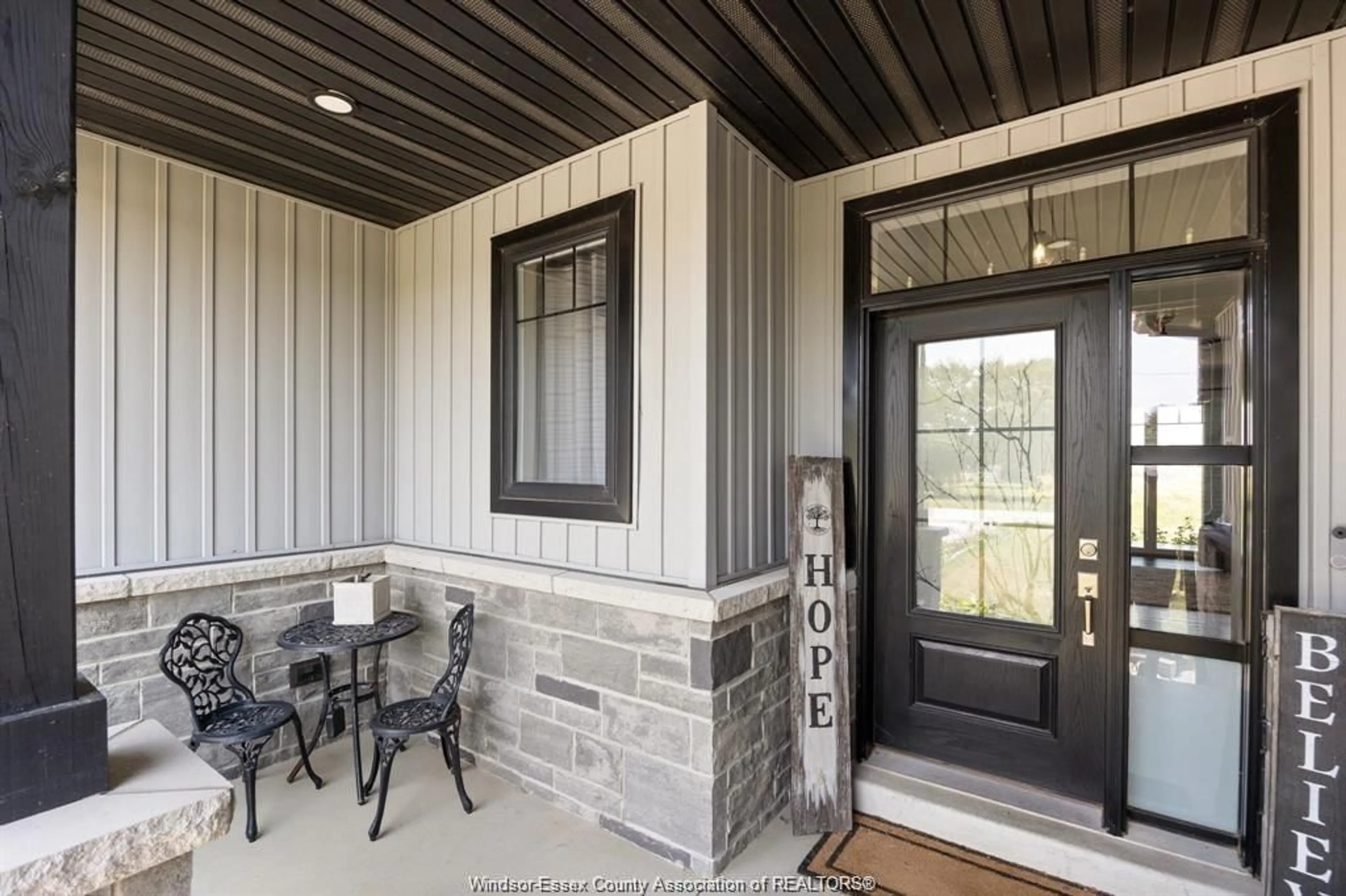 Indoor entryway for 366 EAST RUSCOM RIVER Rd, St. Joachim Ontario N0R 1S0