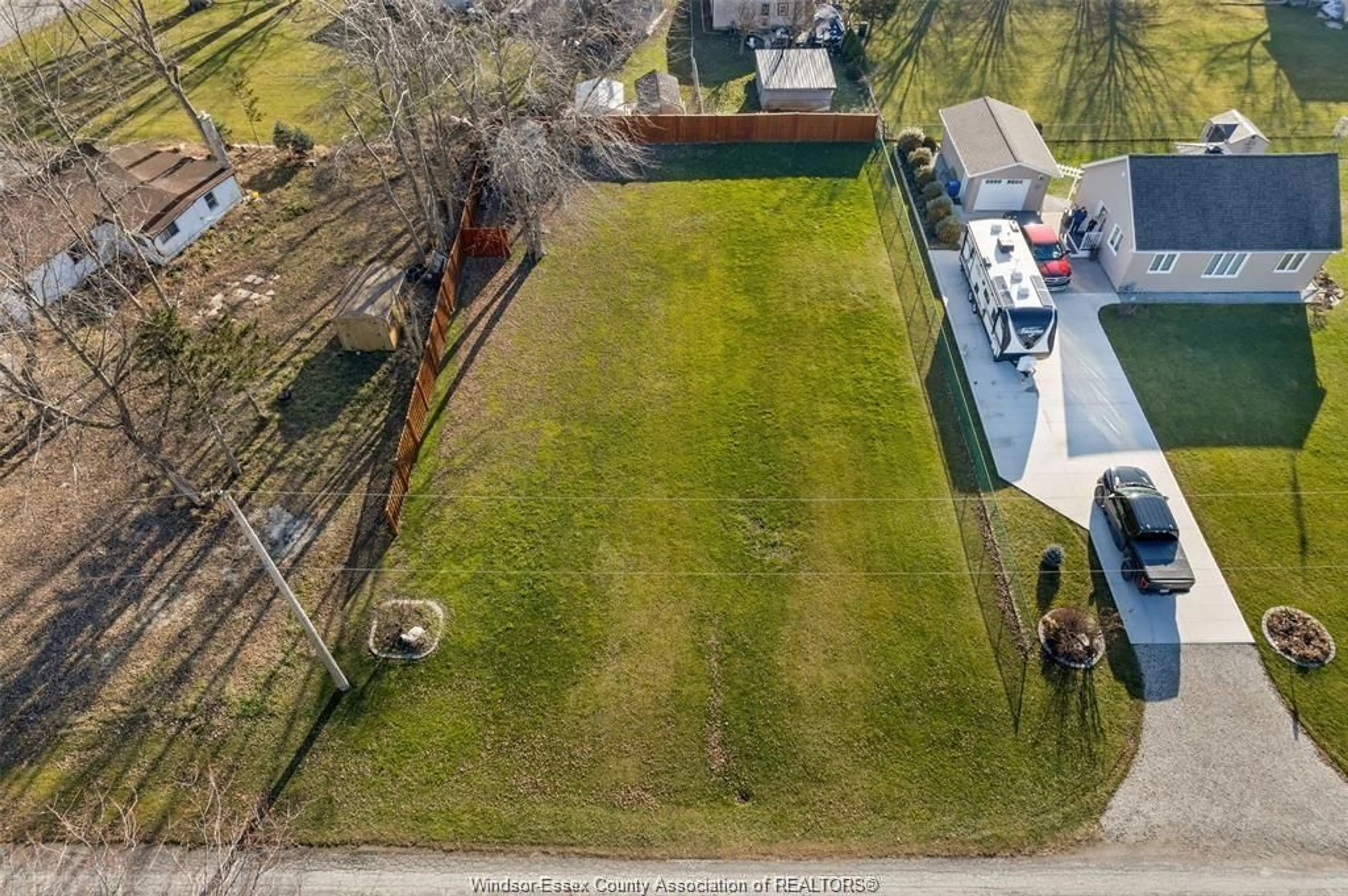 A pic from outside/outdoor area/front of a property/back of a property/a pic from drone, street for 18 MARENTETTE Ave, Leamington Ontario N0P 2P0
