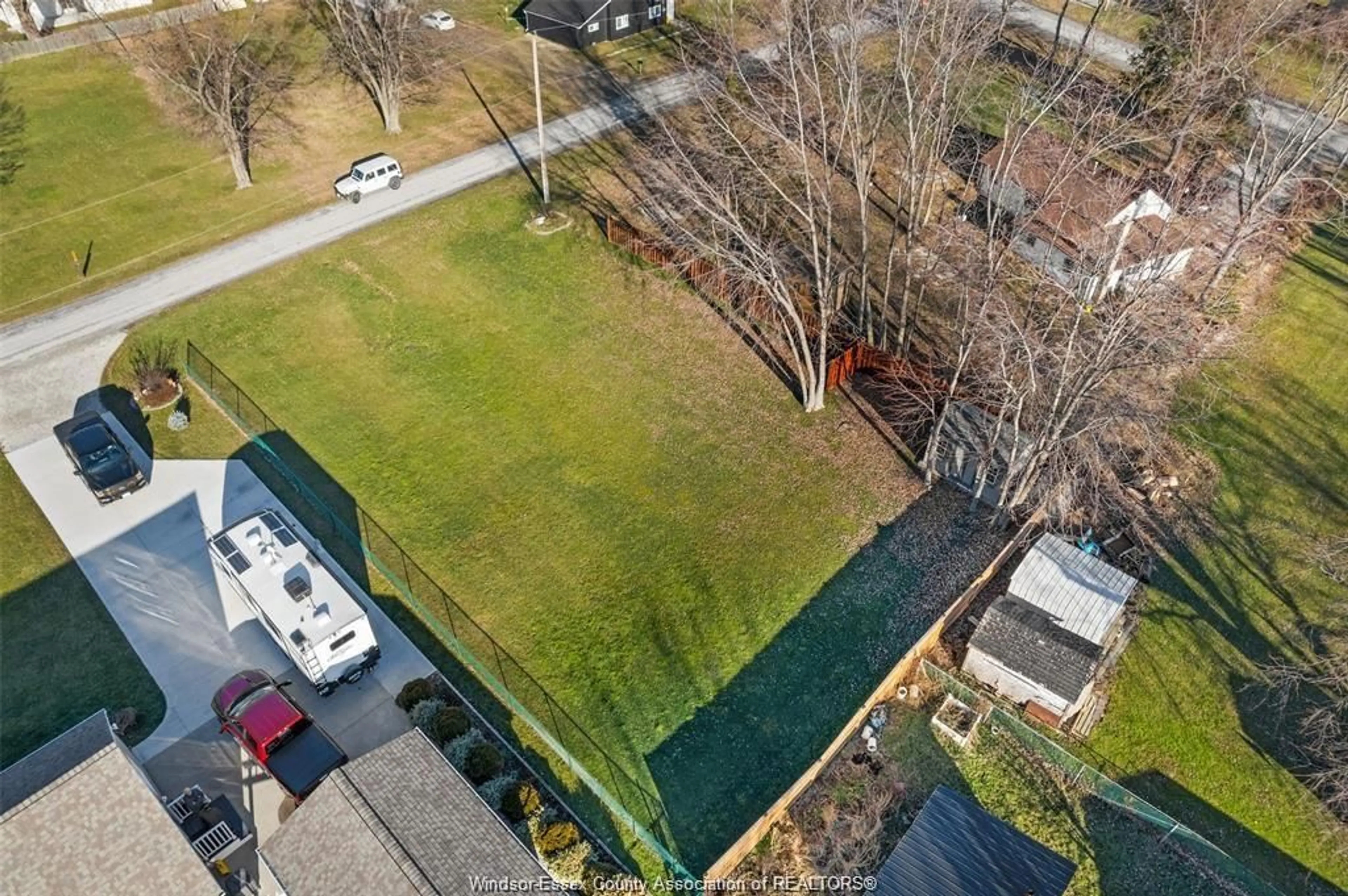 A pic from outside/outdoor area/front of a property/back of a property/a pic from drone, street for 18 MARENTETTE Ave, Leamington Ontario N0P 2P0