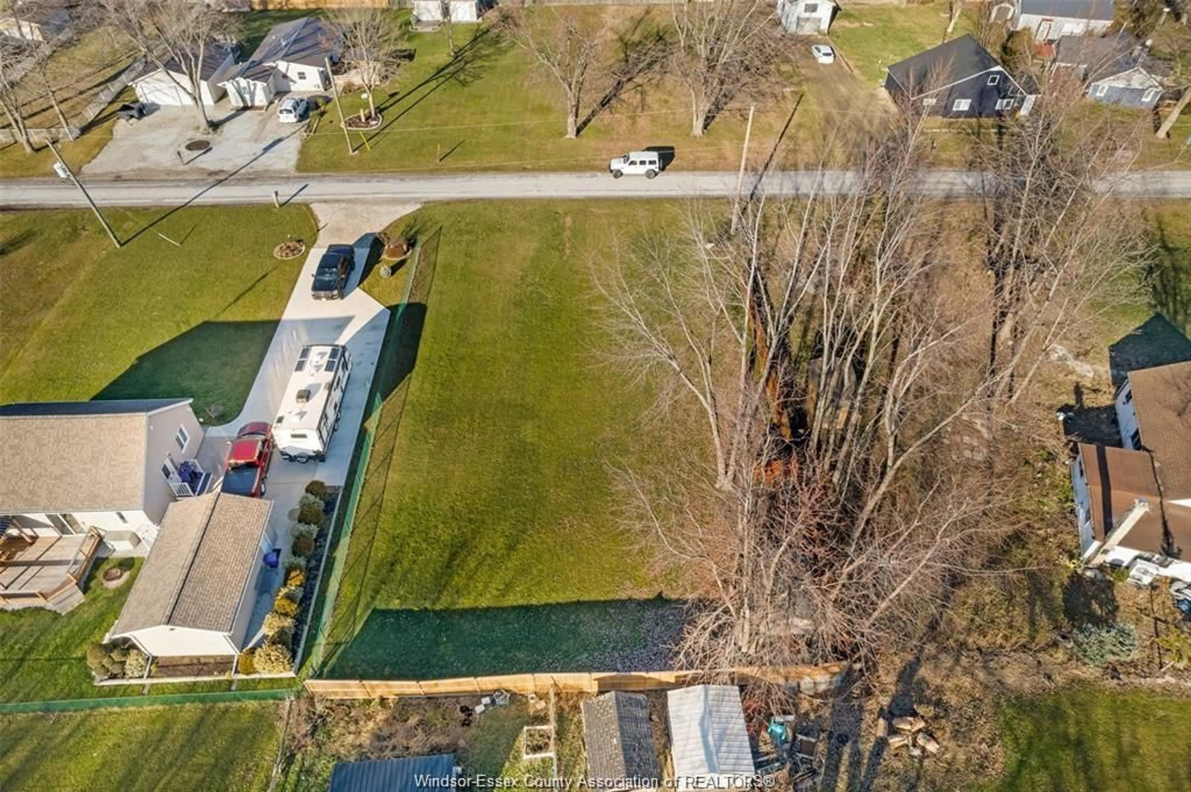 A pic from outside/outdoor area/front of a property/back of a property/a pic from drone, unknown for 18 MARENTETTE Ave, Leamington Ontario N0P 2P0