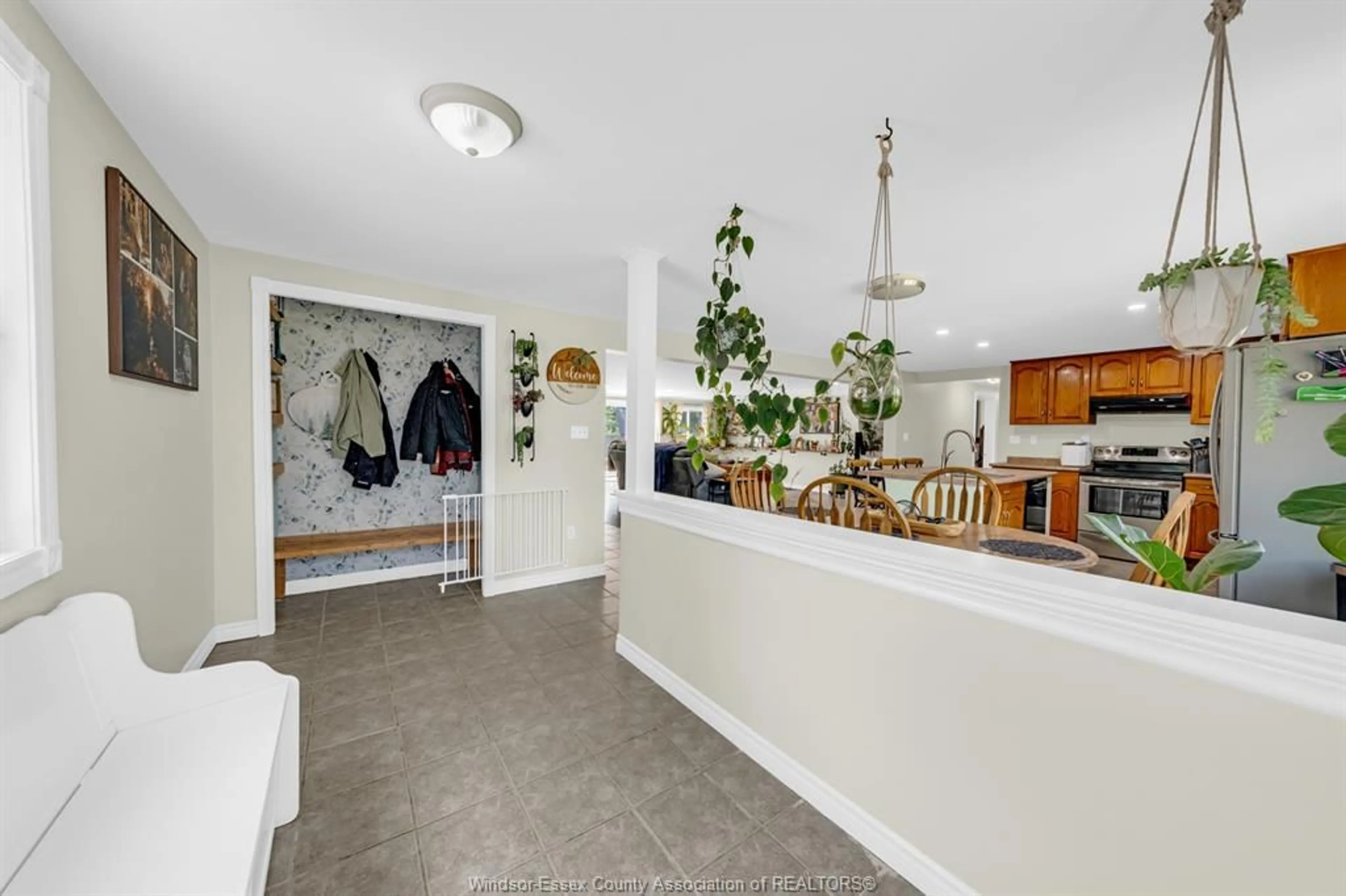 Unknown for 280 Fairview Ave, Essex Ontario N8M 2V9