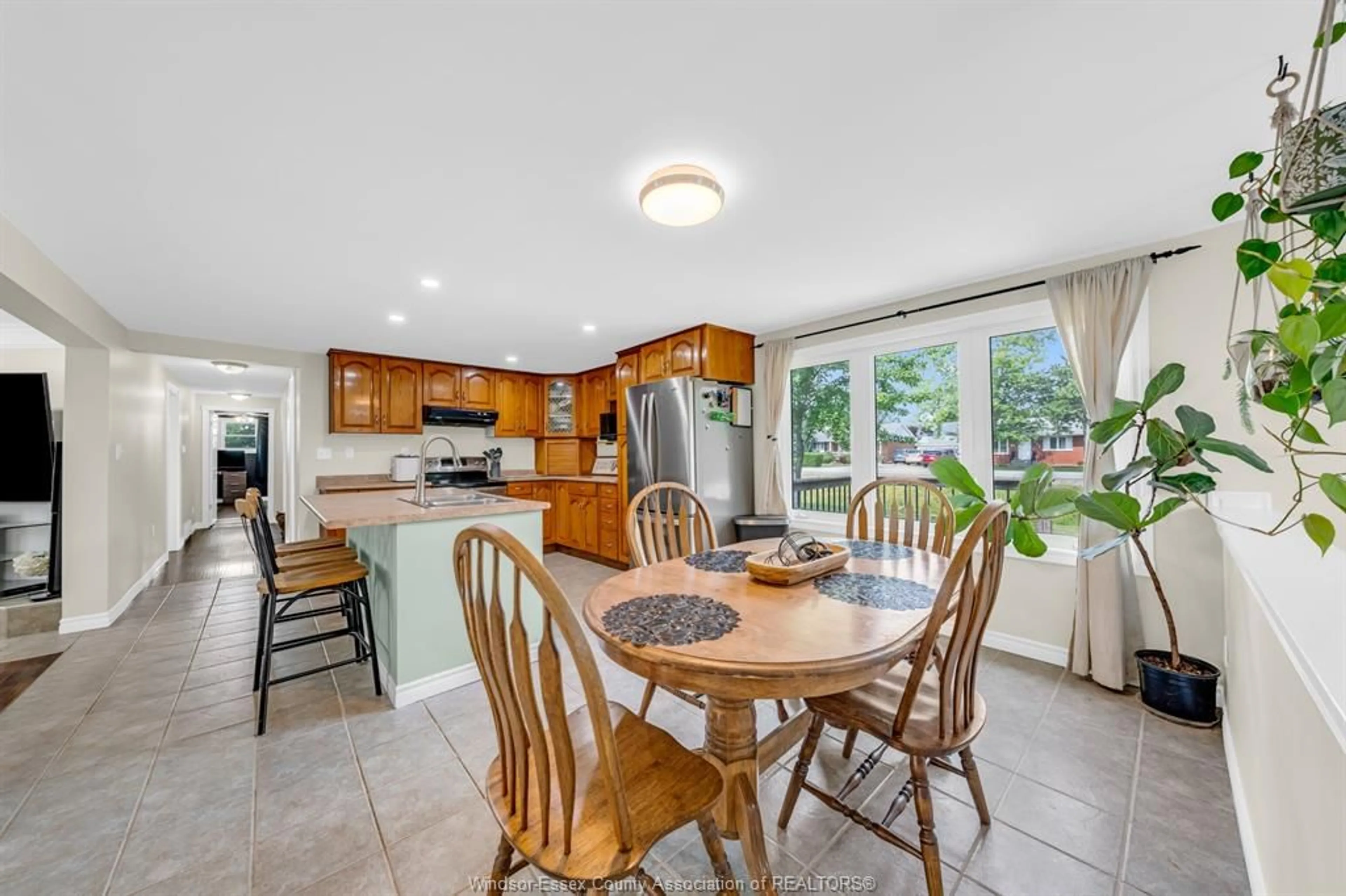 Open concept kitchen, ceramic/tile floor for 280 Fairview Ave, Essex Ontario N8M 2V9