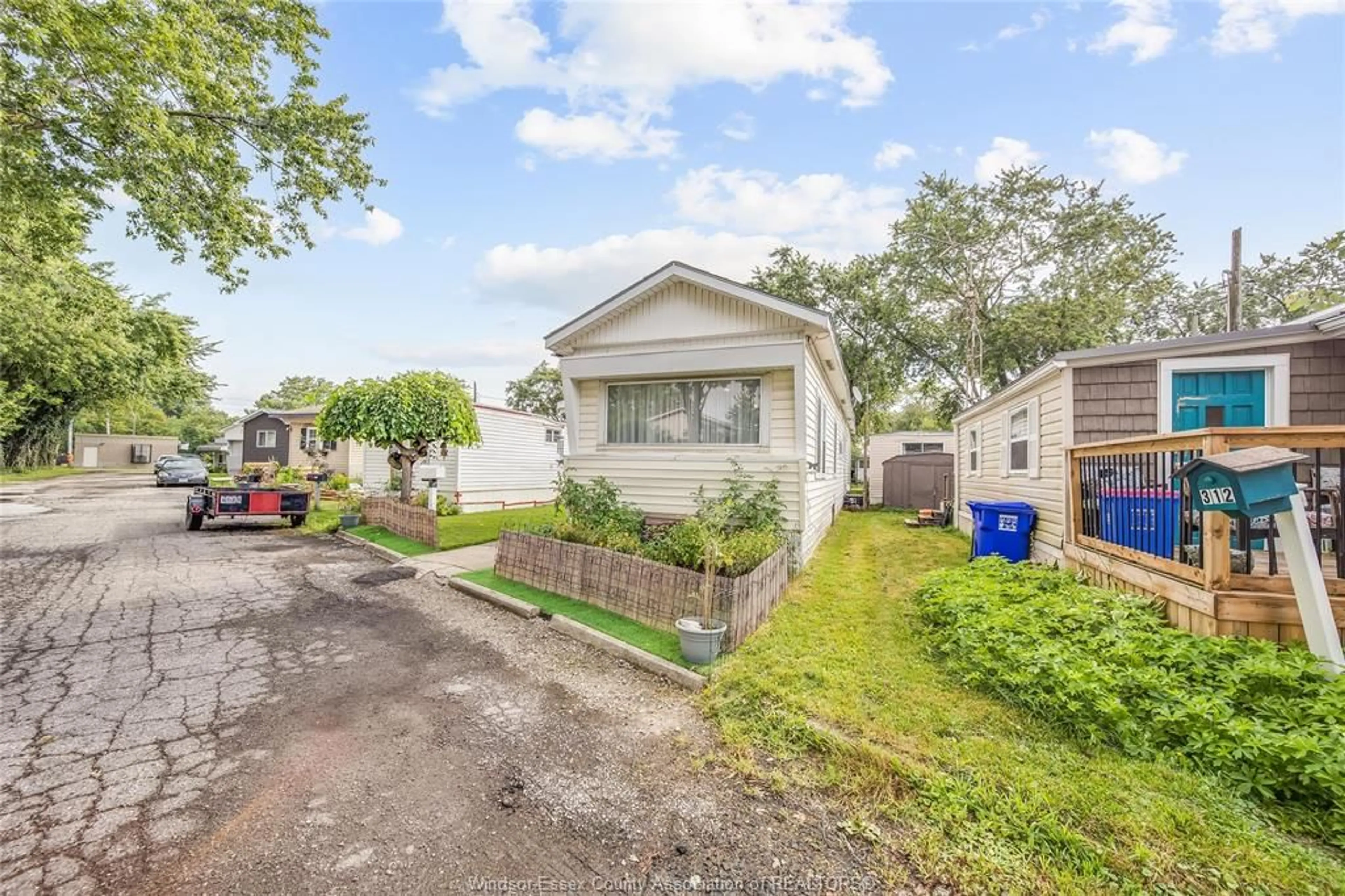 Unknown for 310 POMPANO Ave, Windsor Ontario N8W 2A7