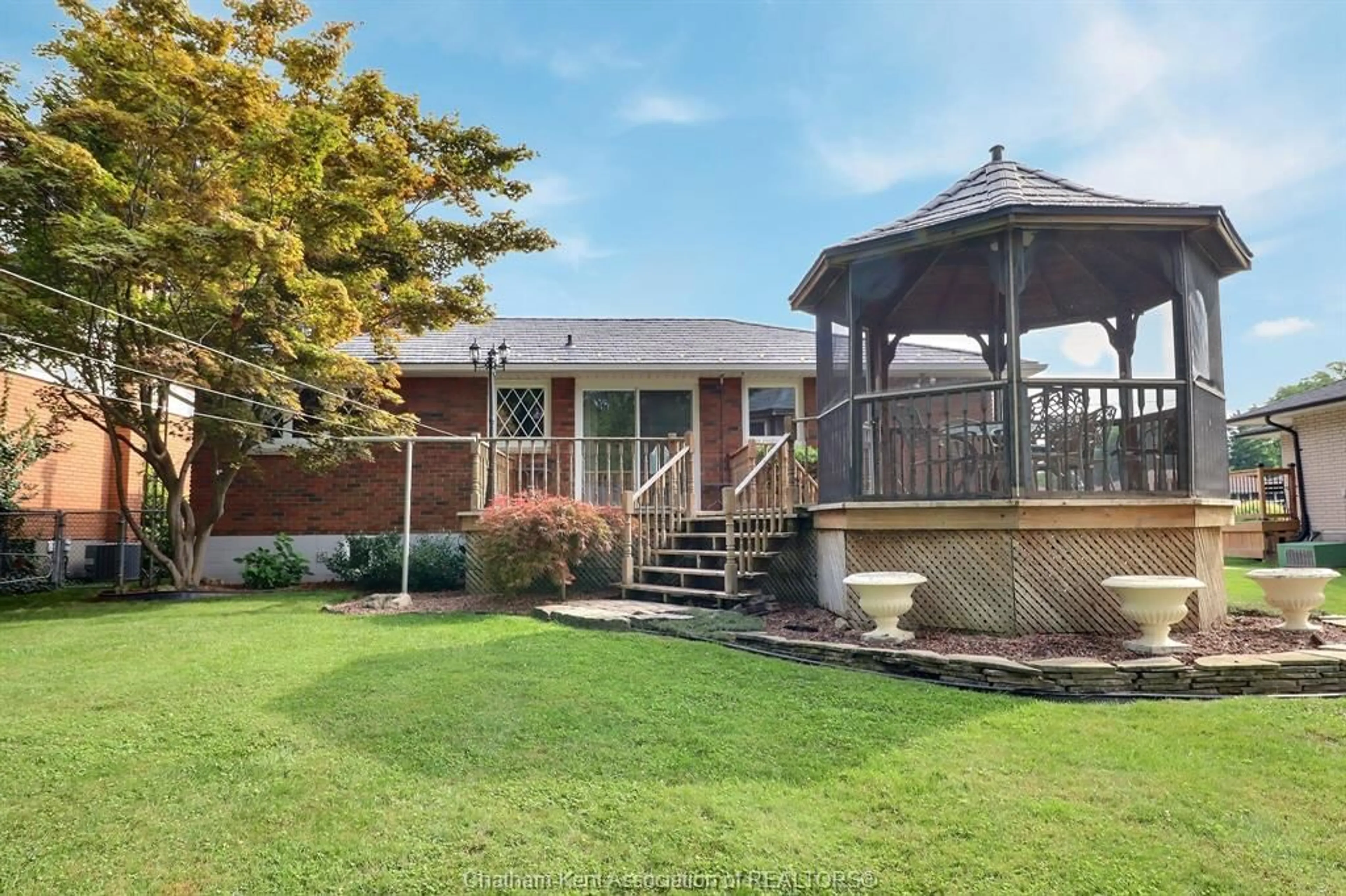 A pic from outside/outdoor area/front of a property/back of a property/a pic from drone, unknown for 90 Coverdale St, Chatham Ontario N7L 2T9