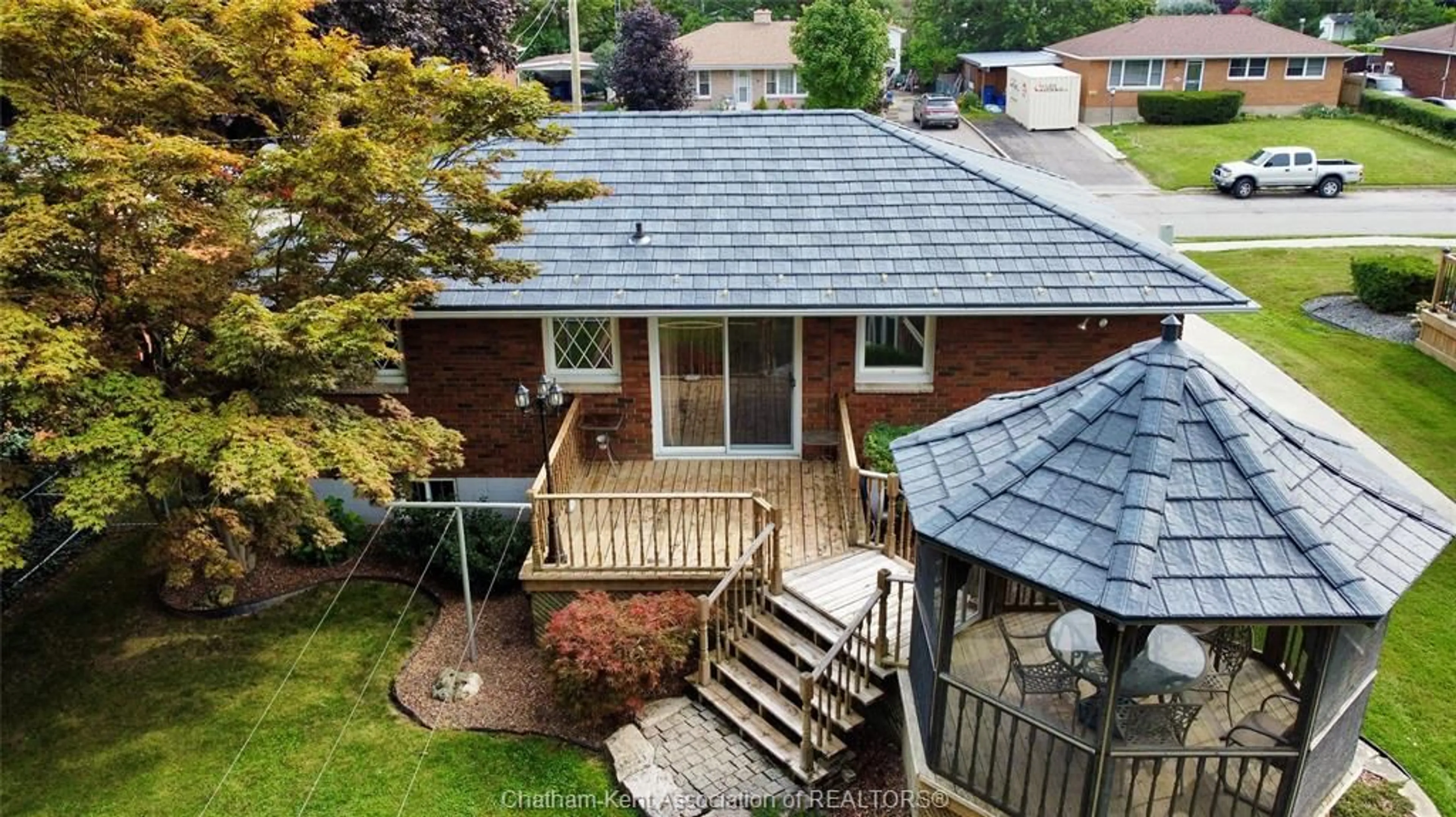 A pic from outside/outdoor area/front of a property/back of a property/a pic from drone, unknown for 90 Coverdale St, Chatham Ontario N7L 2T9