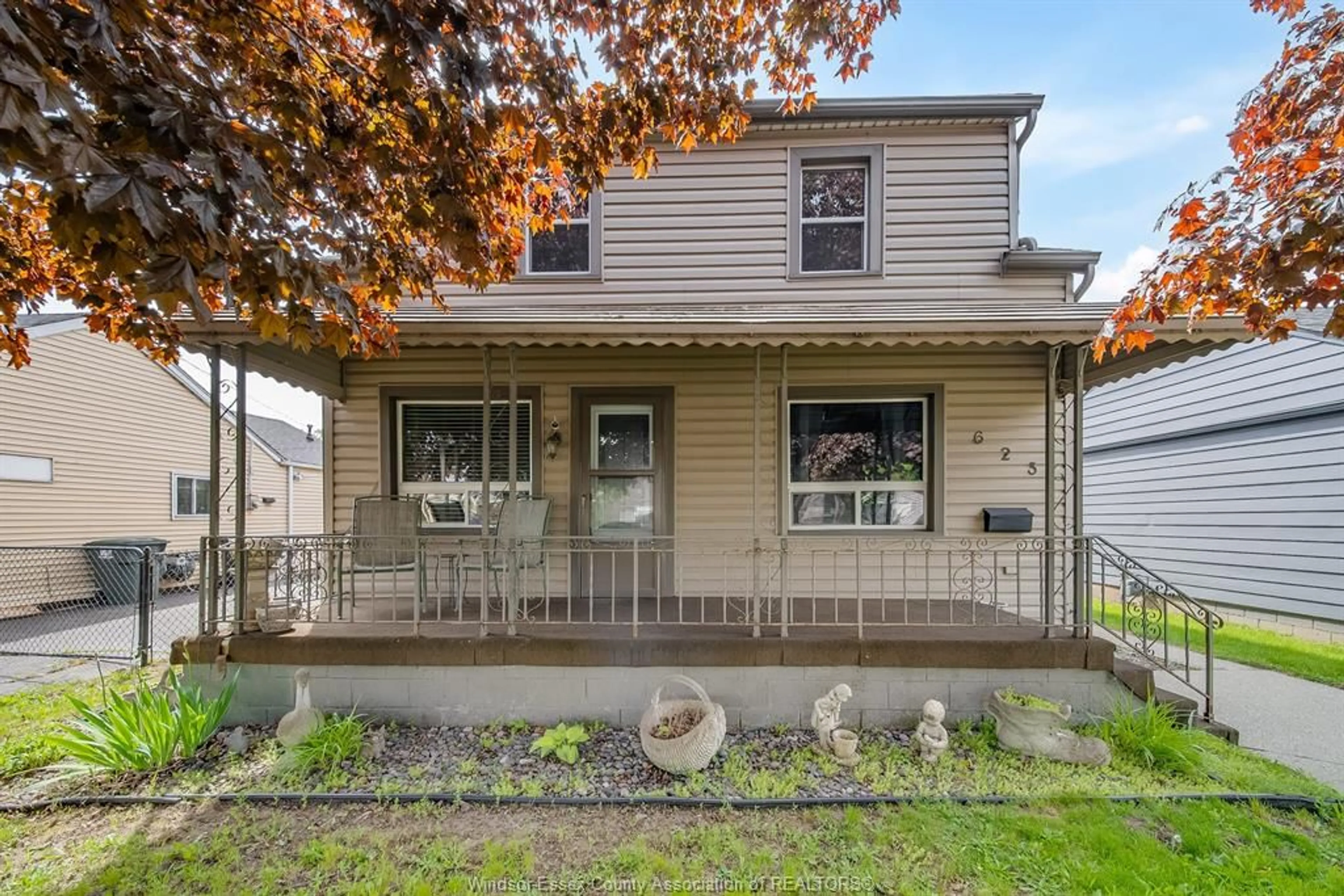 Home with vinyl exterior material, street for 623 EDINBOROUGH, Windsor Ontario N8X 3C8