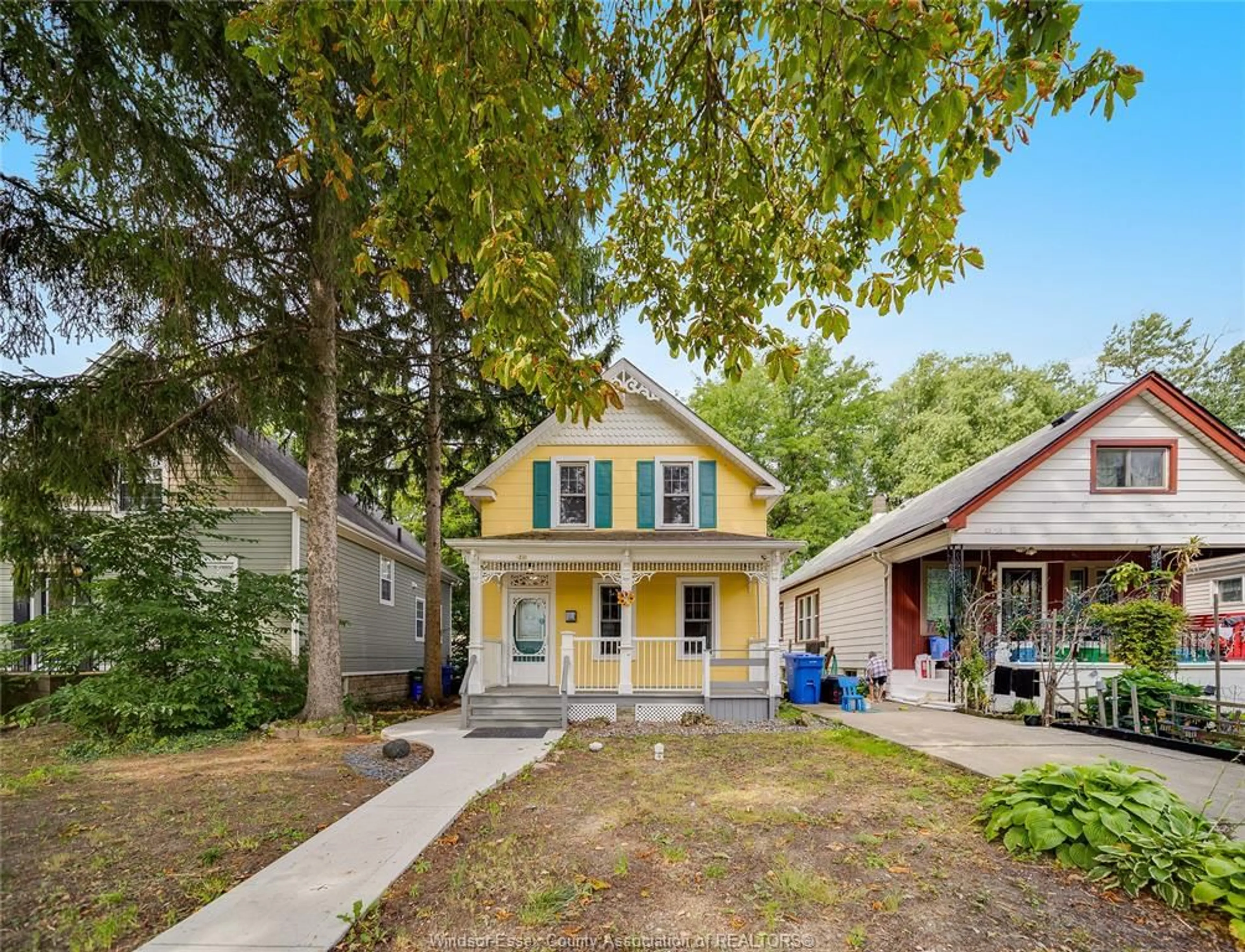 Home with vinyl exterior material, street for 211 CAMERON, Windsor Ontario N9B 1Y5