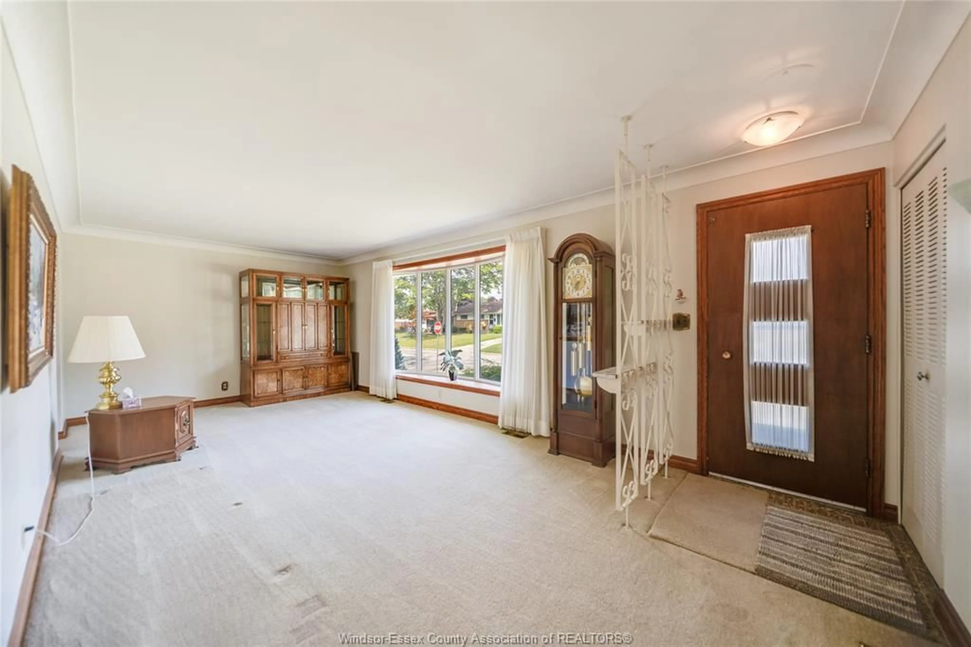 Indoor foyer for 3665 RANDOLPH Ave, Windsor Ontario N9E 3G4