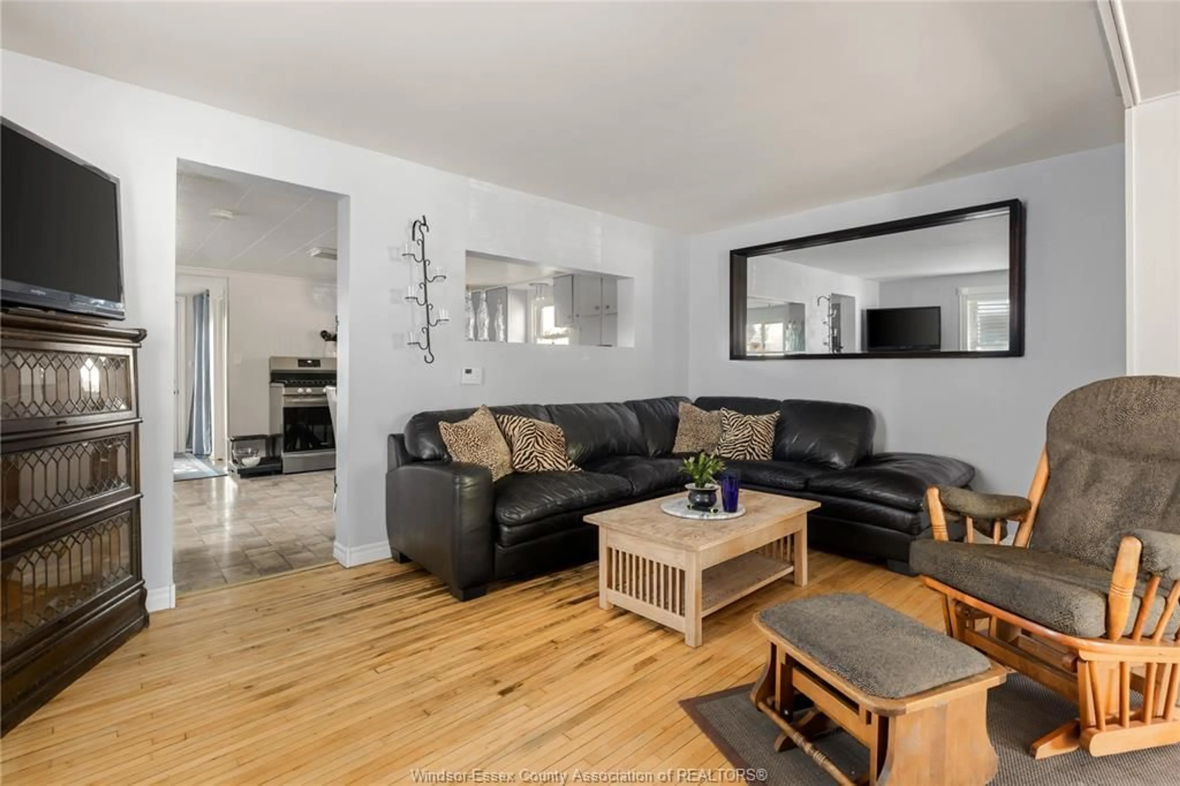 Living room with furniture, wood/laminate floor for 1025 WILLIAM St, Tecumseh Ontario N8N 2A5