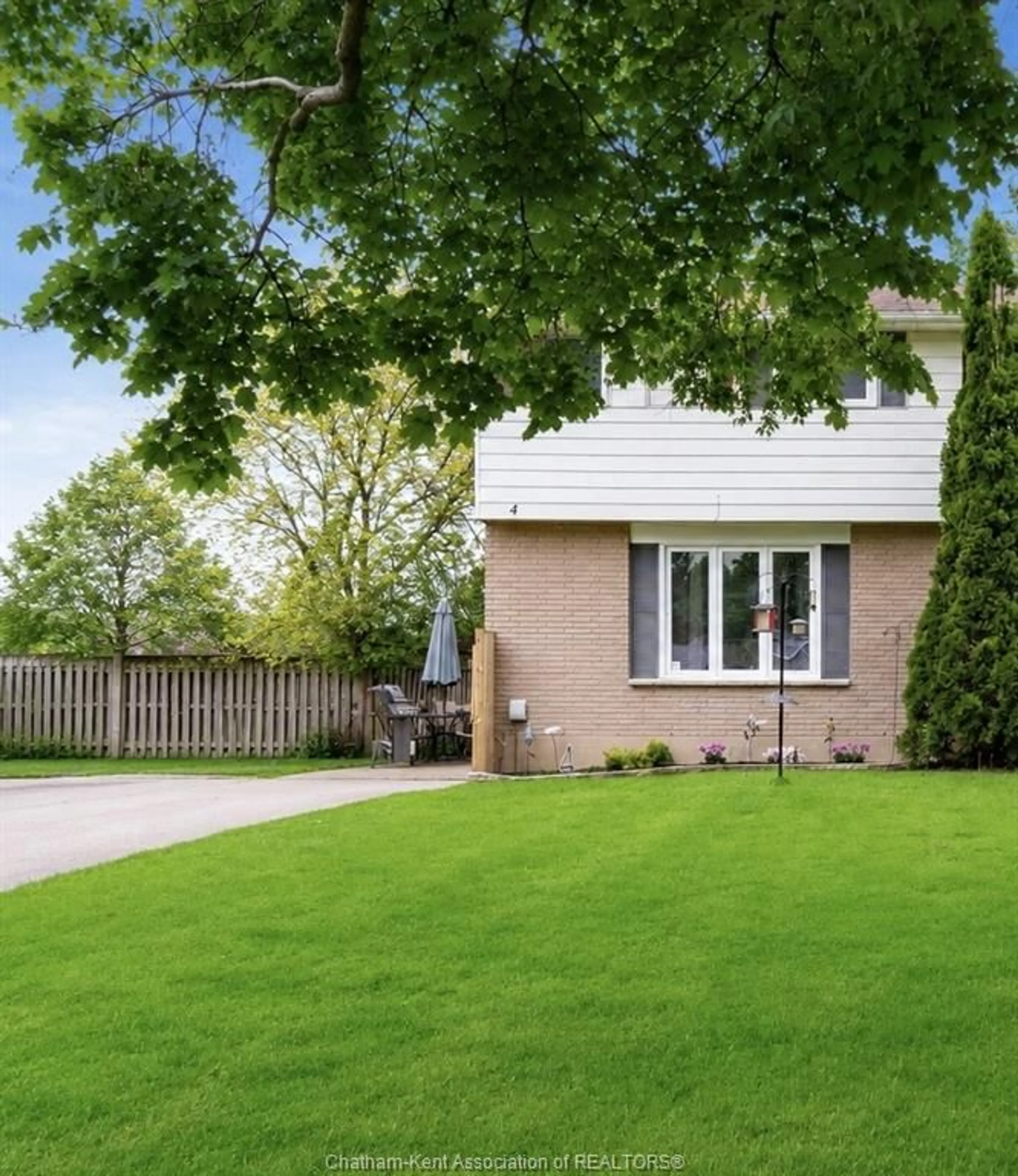 Home with vinyl exterior material, street for 4 Donalda Dr, Chatham Ontario N7L 4J5